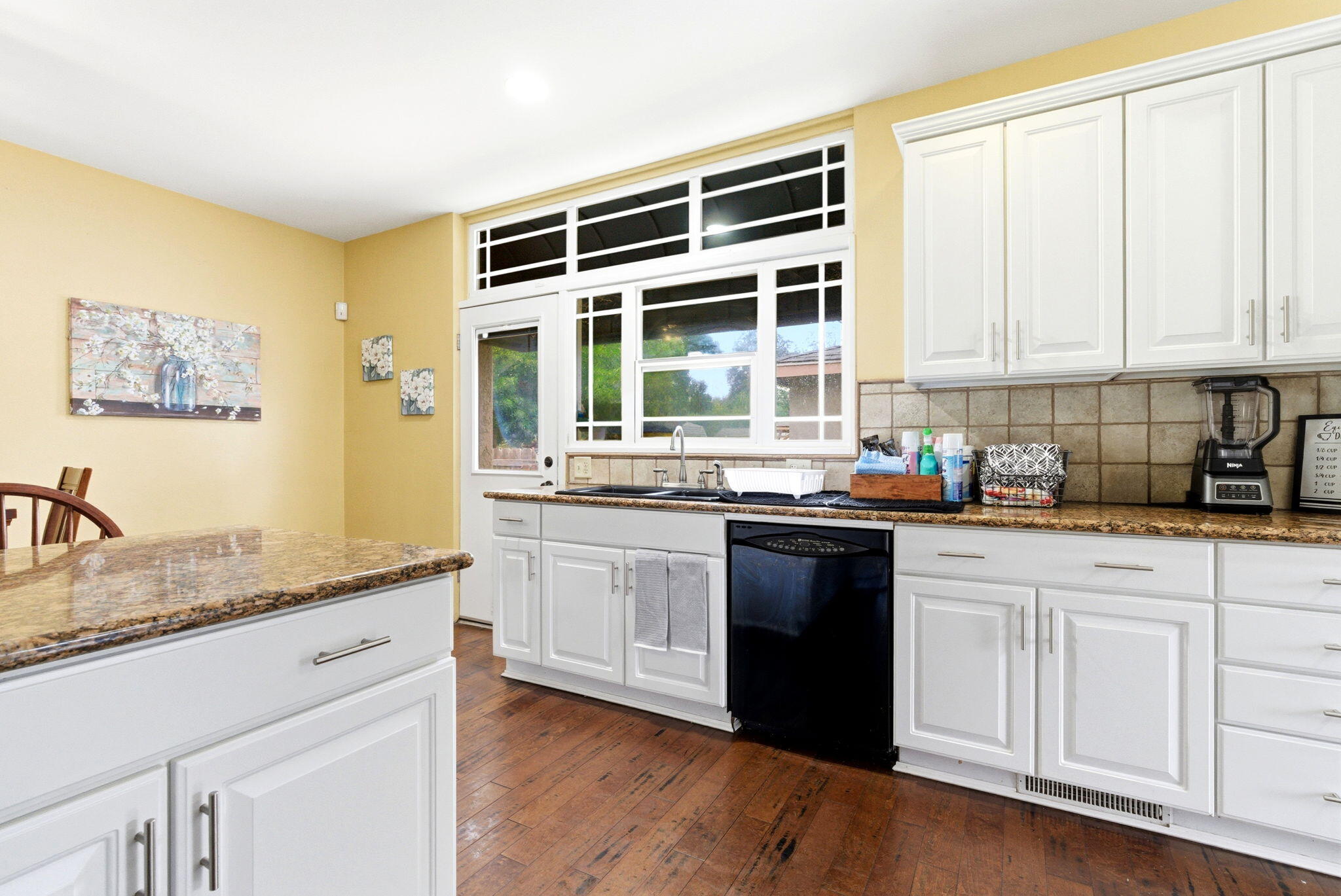 1250 N Harris St, Hanford, CA 93230