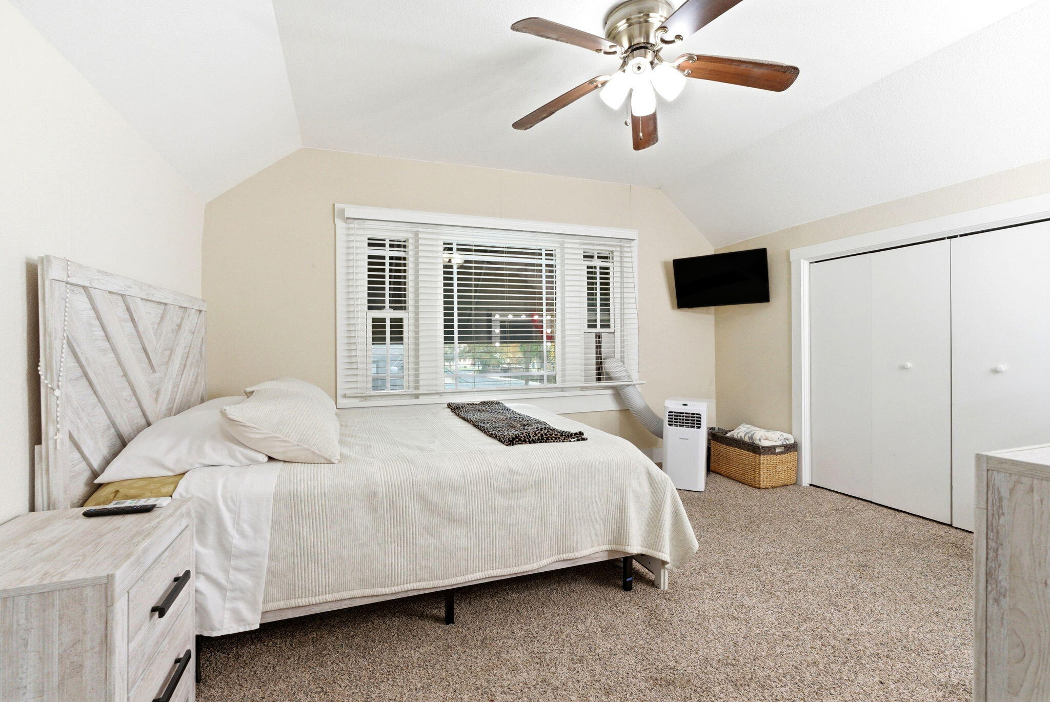 1250 N Harris St, Hanford, CA 93230