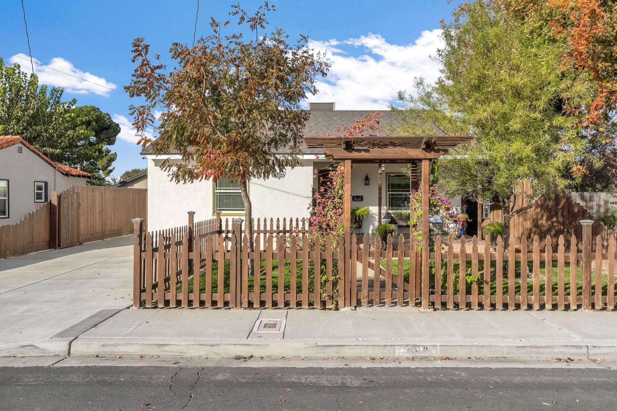 408 W Malone St, Hanford, CA 93230