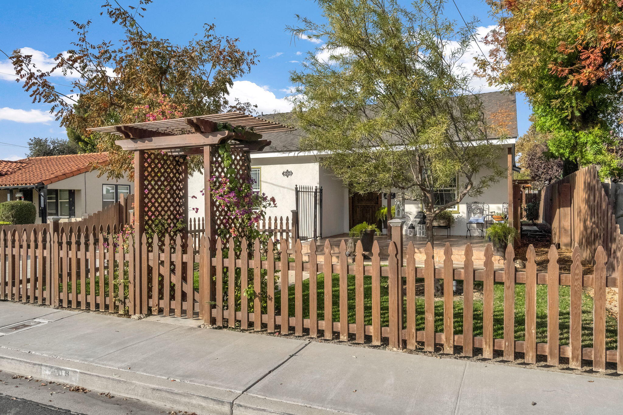 408 W Malone St, Hanford, CA 93230