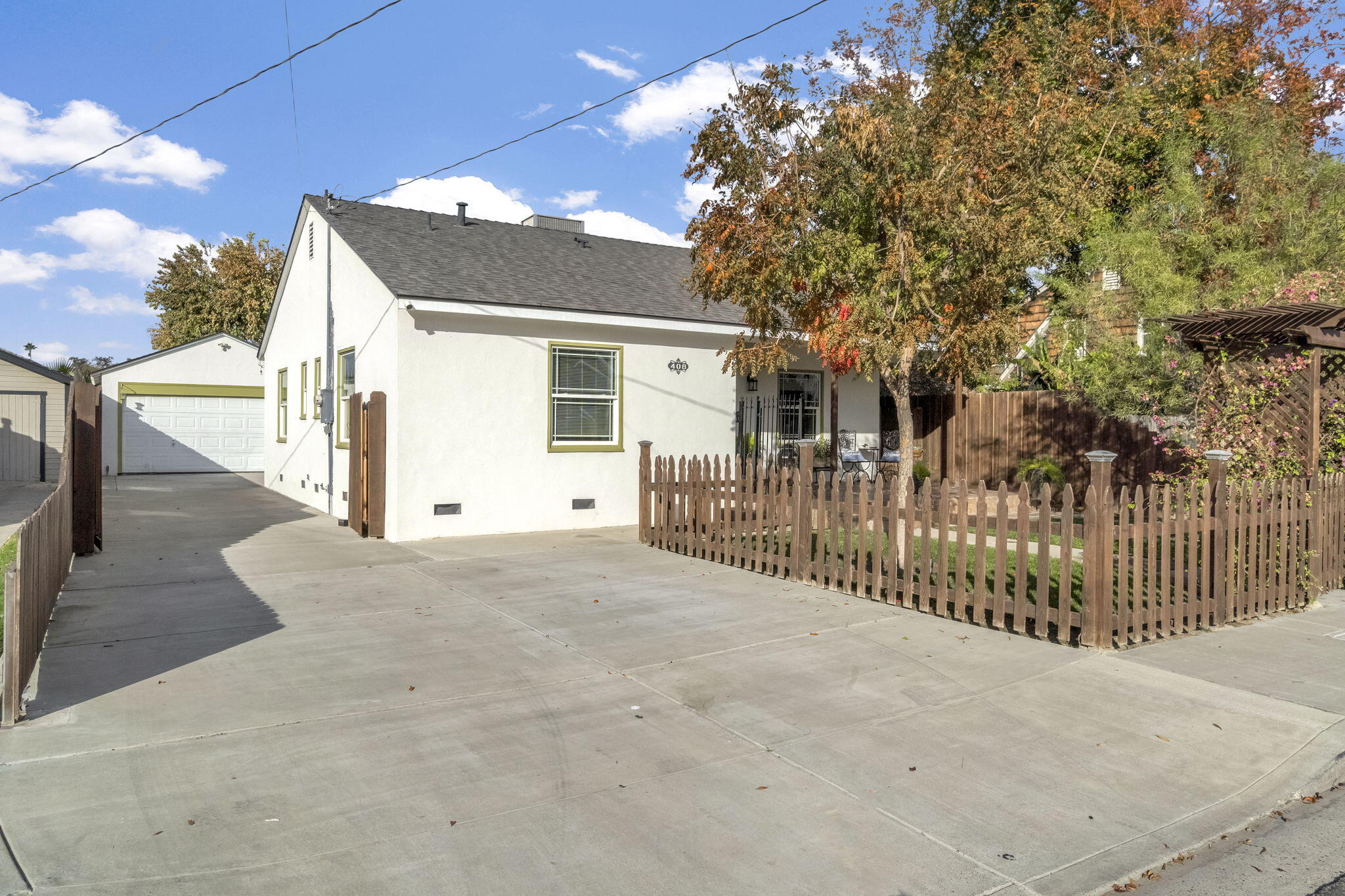 408 W Malone St, Hanford, CA 93230
