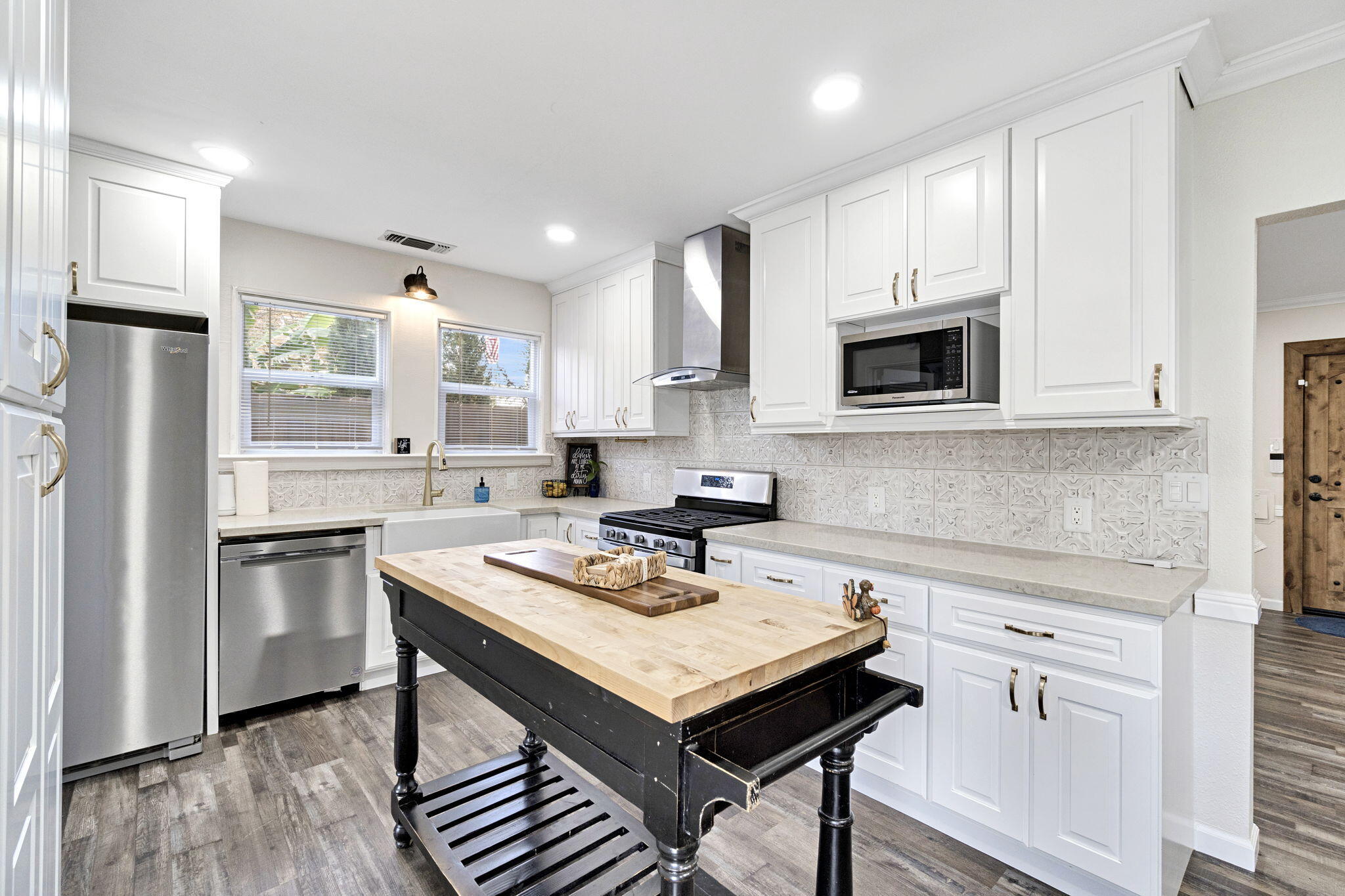 408 W Malone St, Hanford, CA 93230