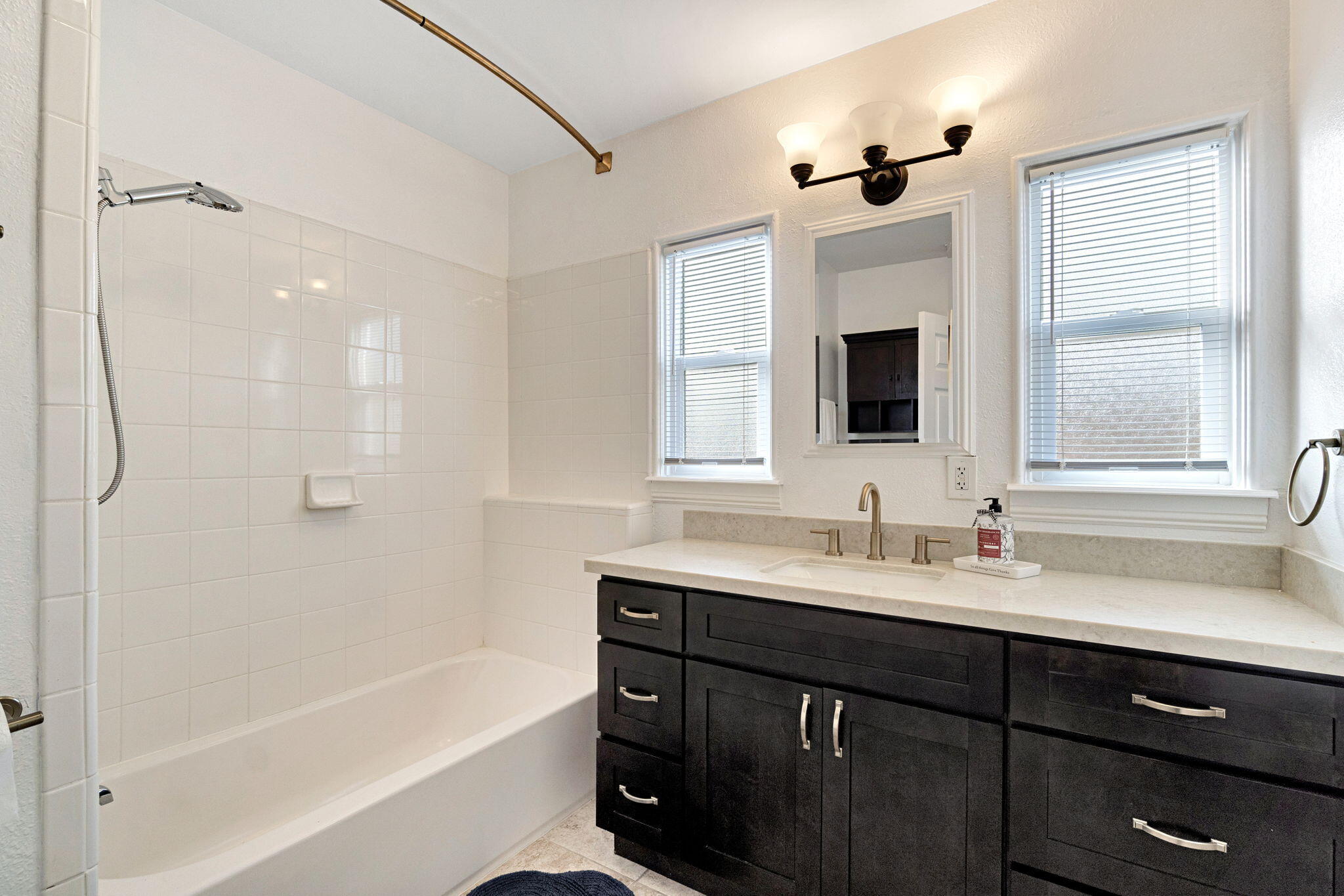 408 W Malone St, Hanford, CA 93230