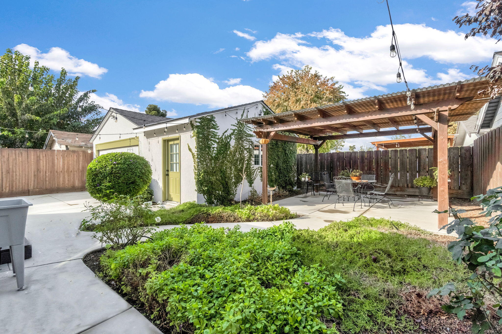 408 W Malone St, Hanford, CA 93230