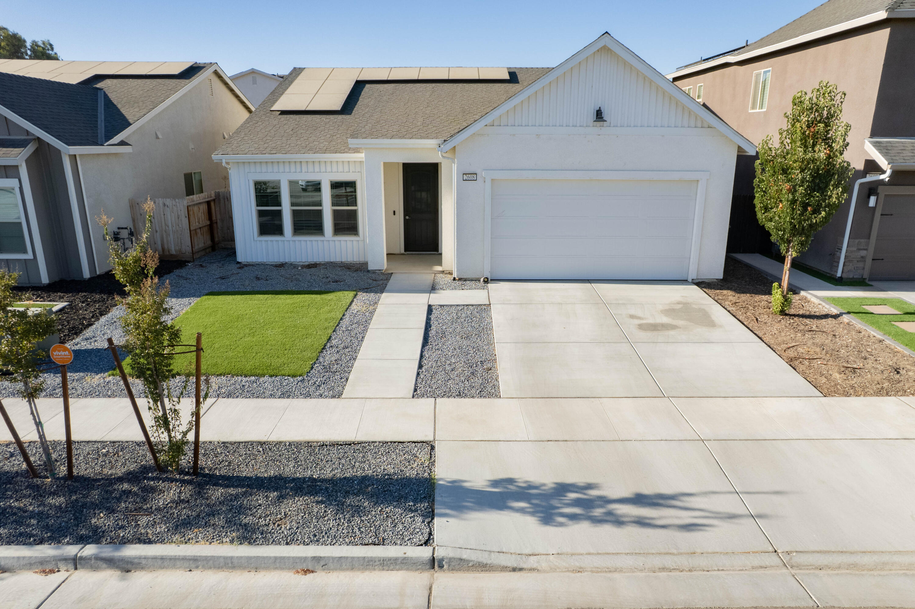 2608 W Heather Ln, Hanford, CA 93230