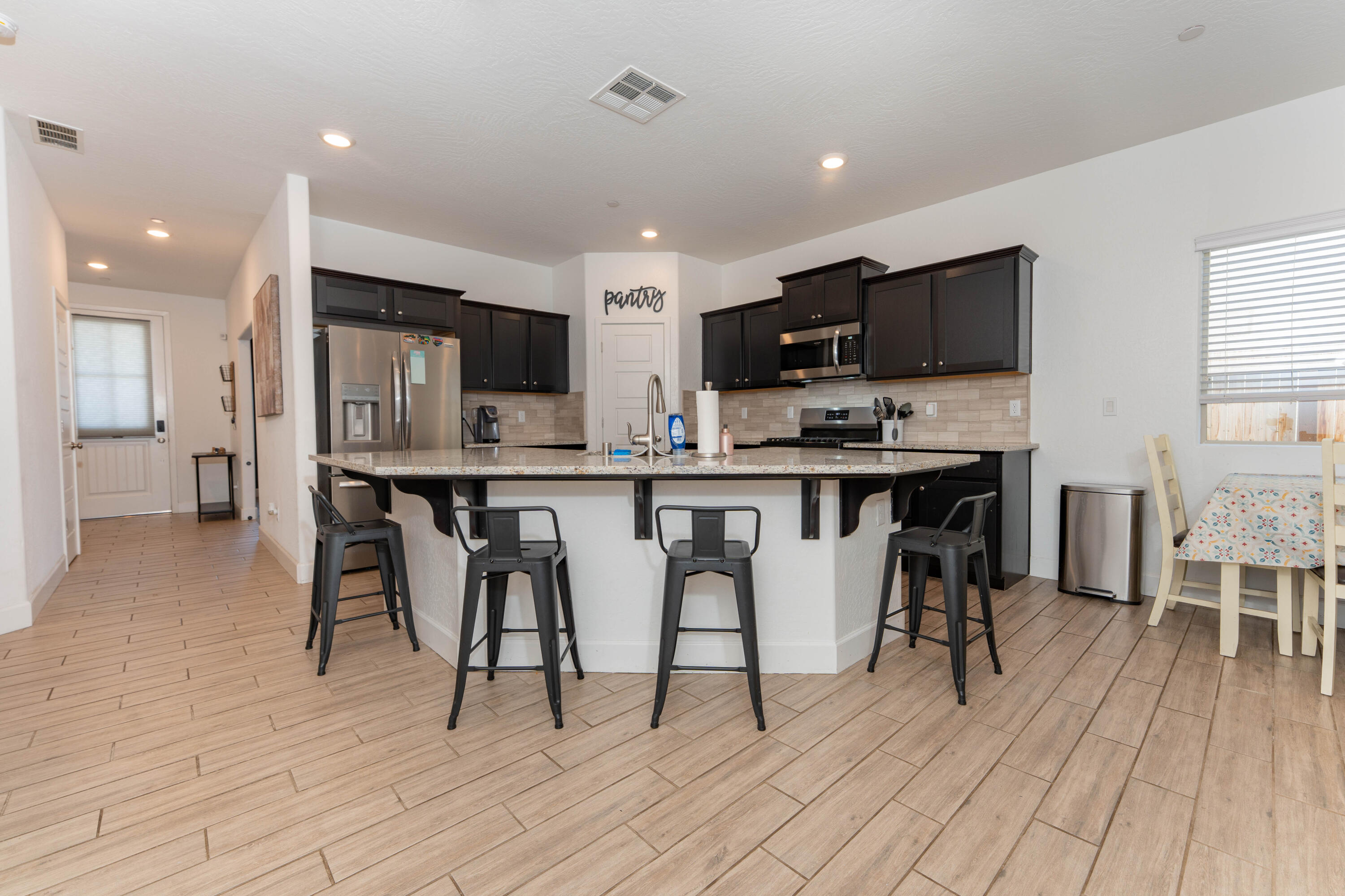 2608 W Heather Ln, Hanford, CA 93230