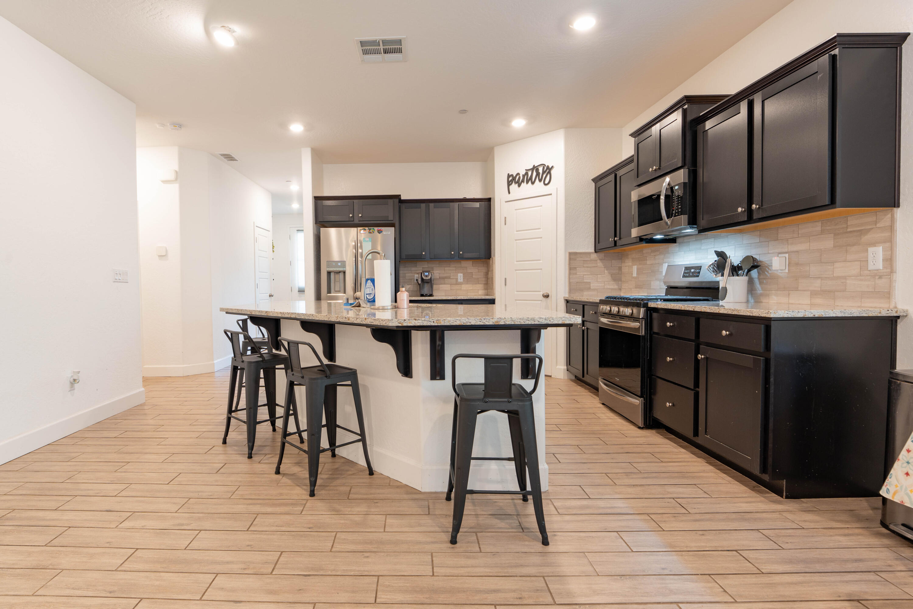 2608 W Heather Ln, Hanford, CA 93230