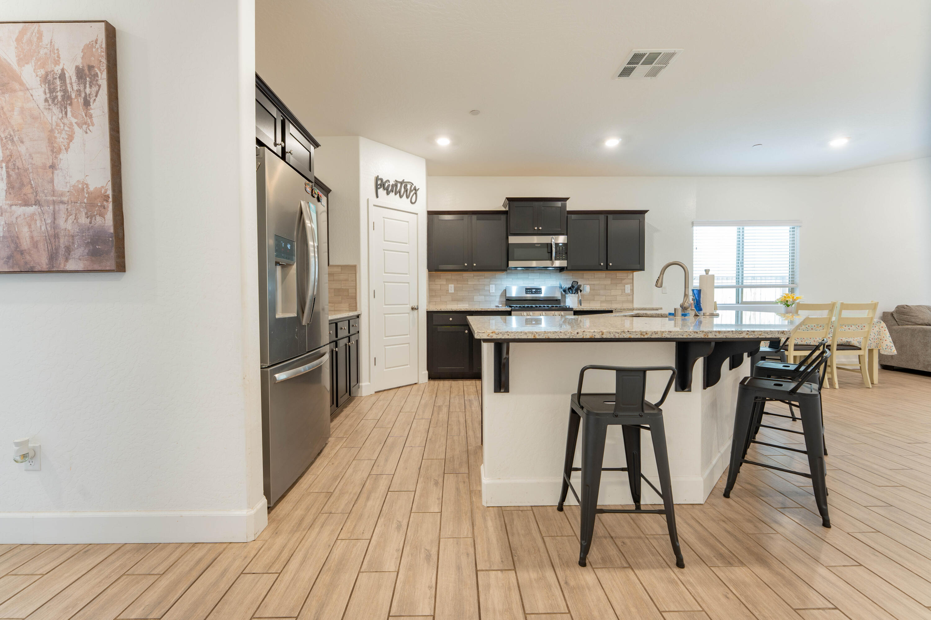 2608 W Heather Ln, Hanford, CA 93230