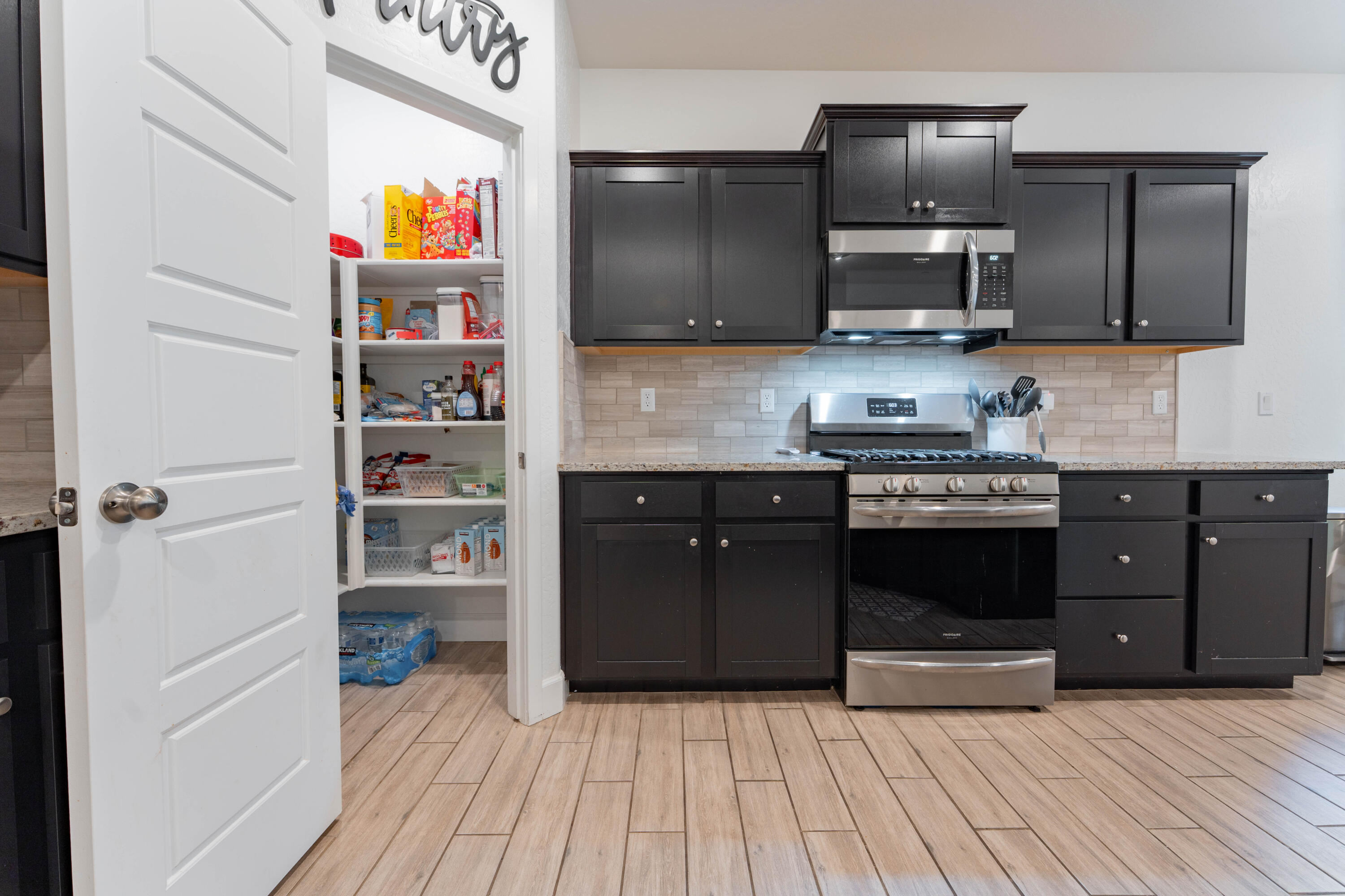 2608 W Heather Ln, Hanford, CA 93230