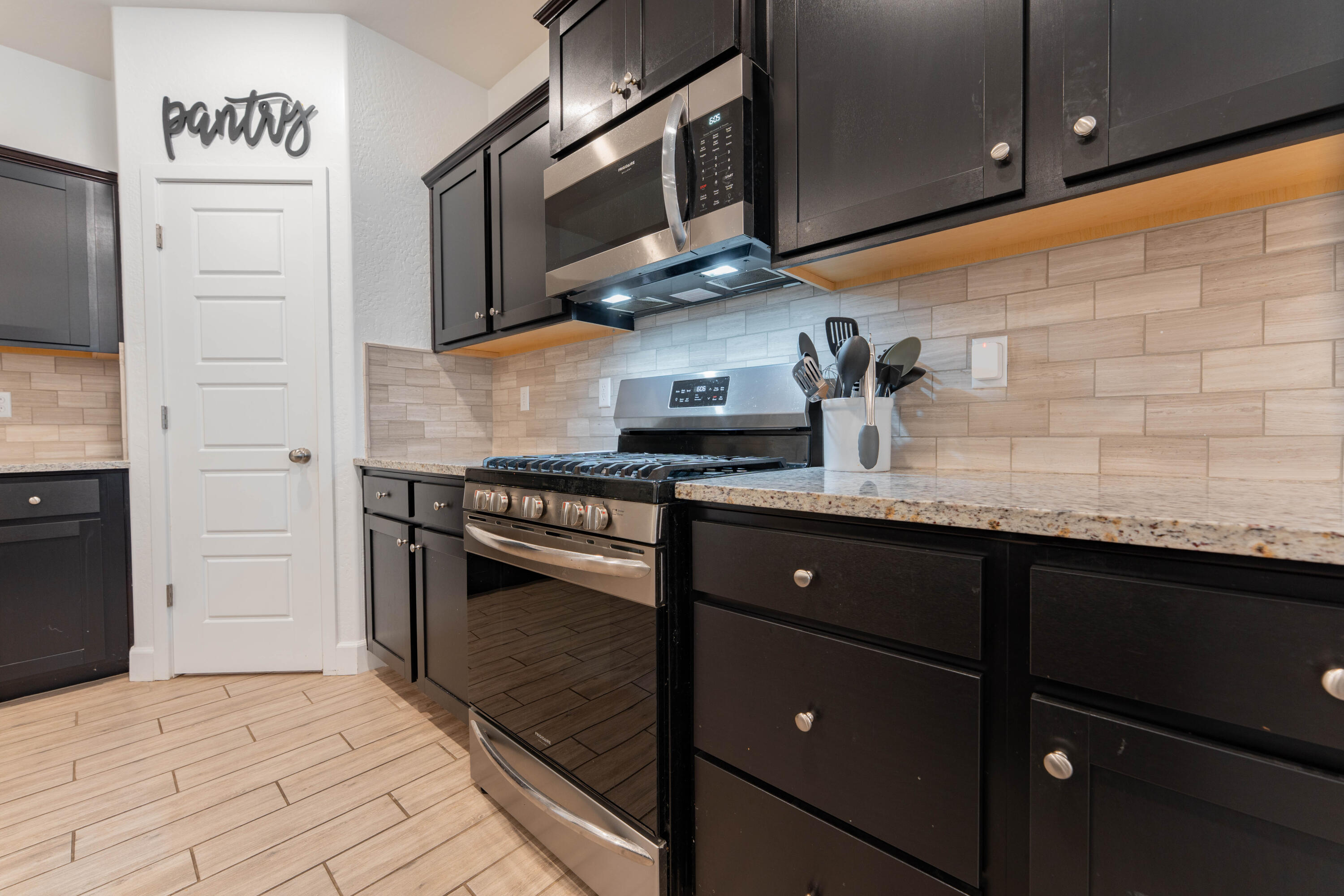 2608 W Heather Ln, Hanford, CA 93230