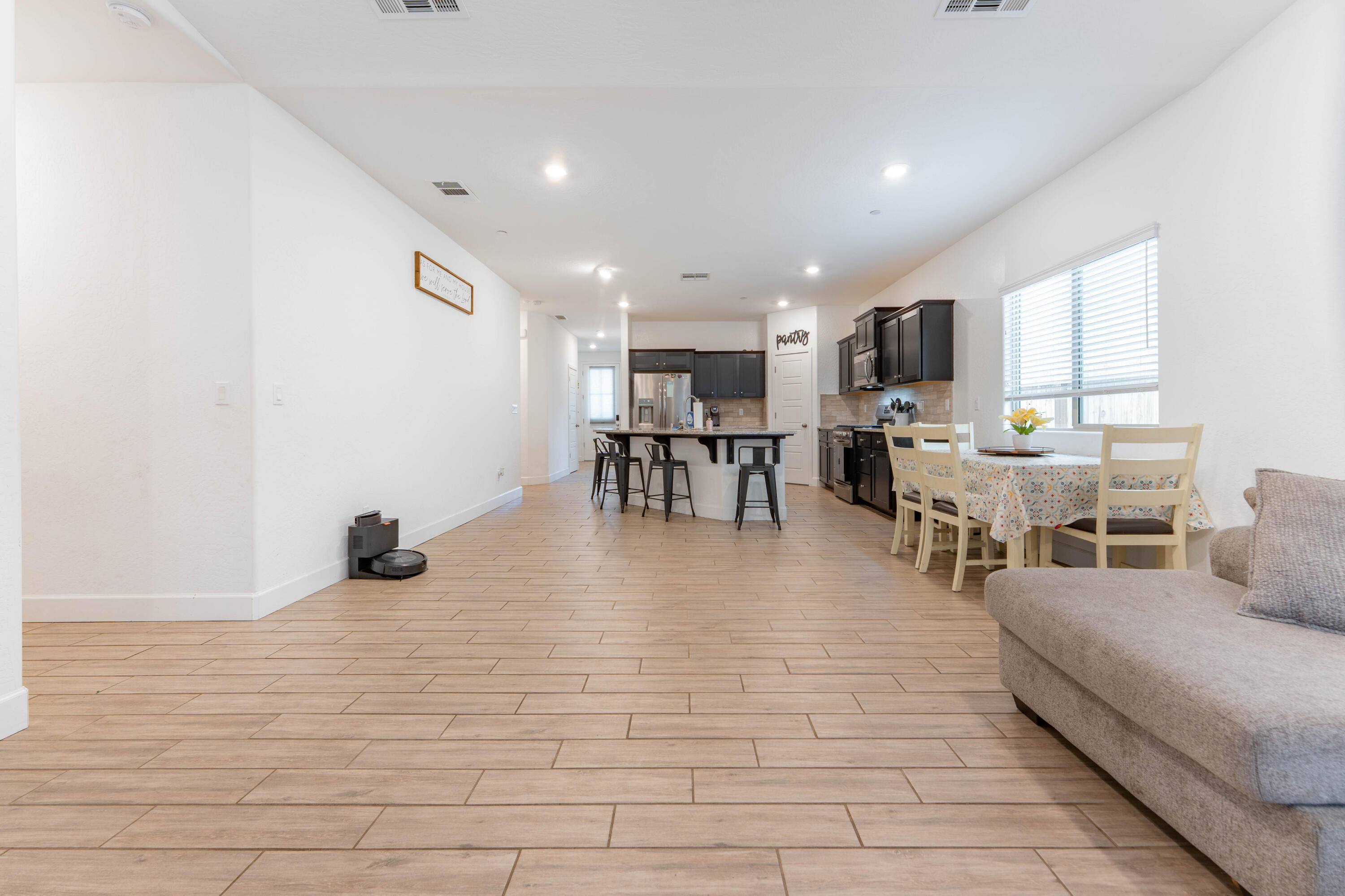 2608 W Heather Ln, Hanford, CA 93230