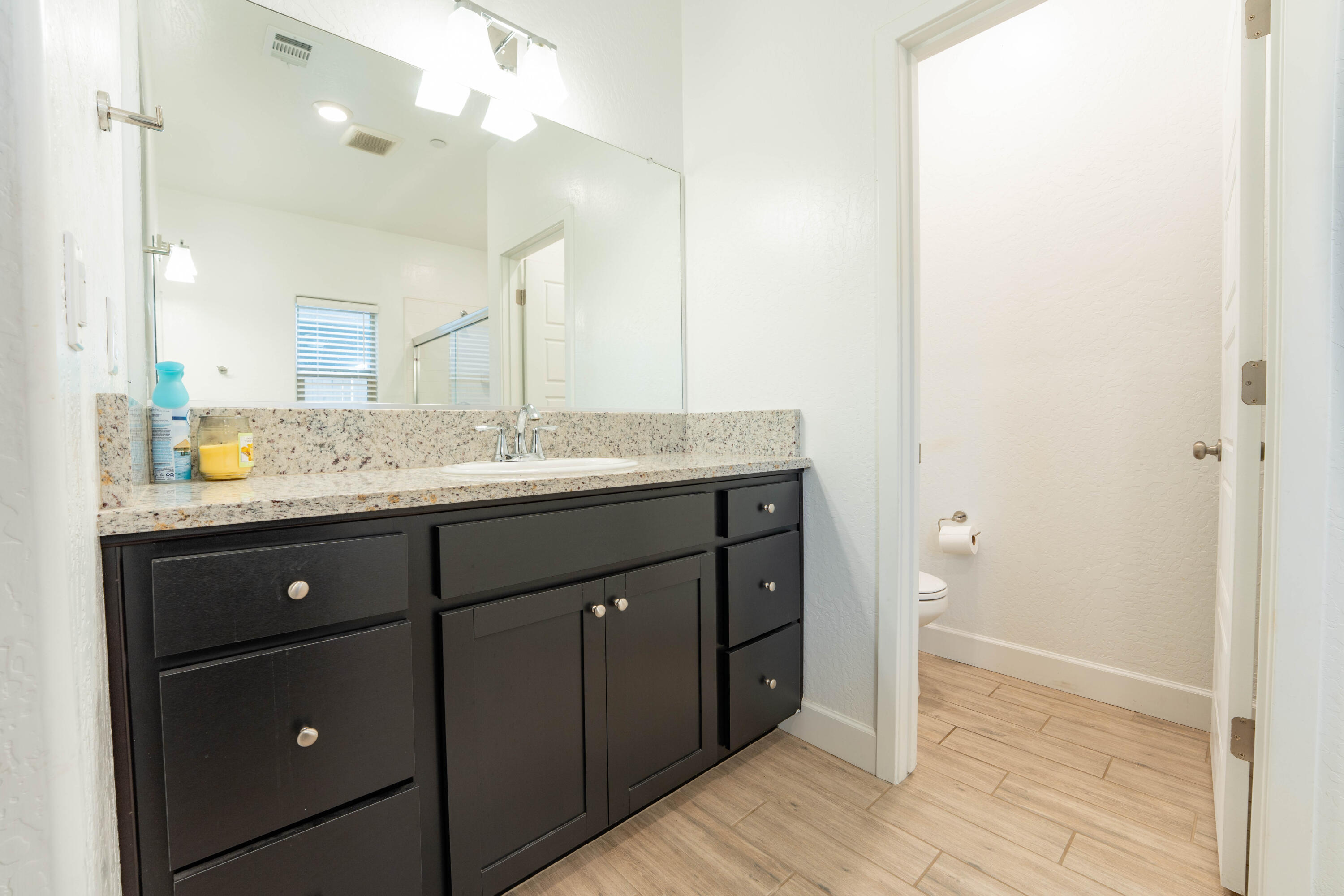 2608 W Heather Ln, Hanford, CA 93230