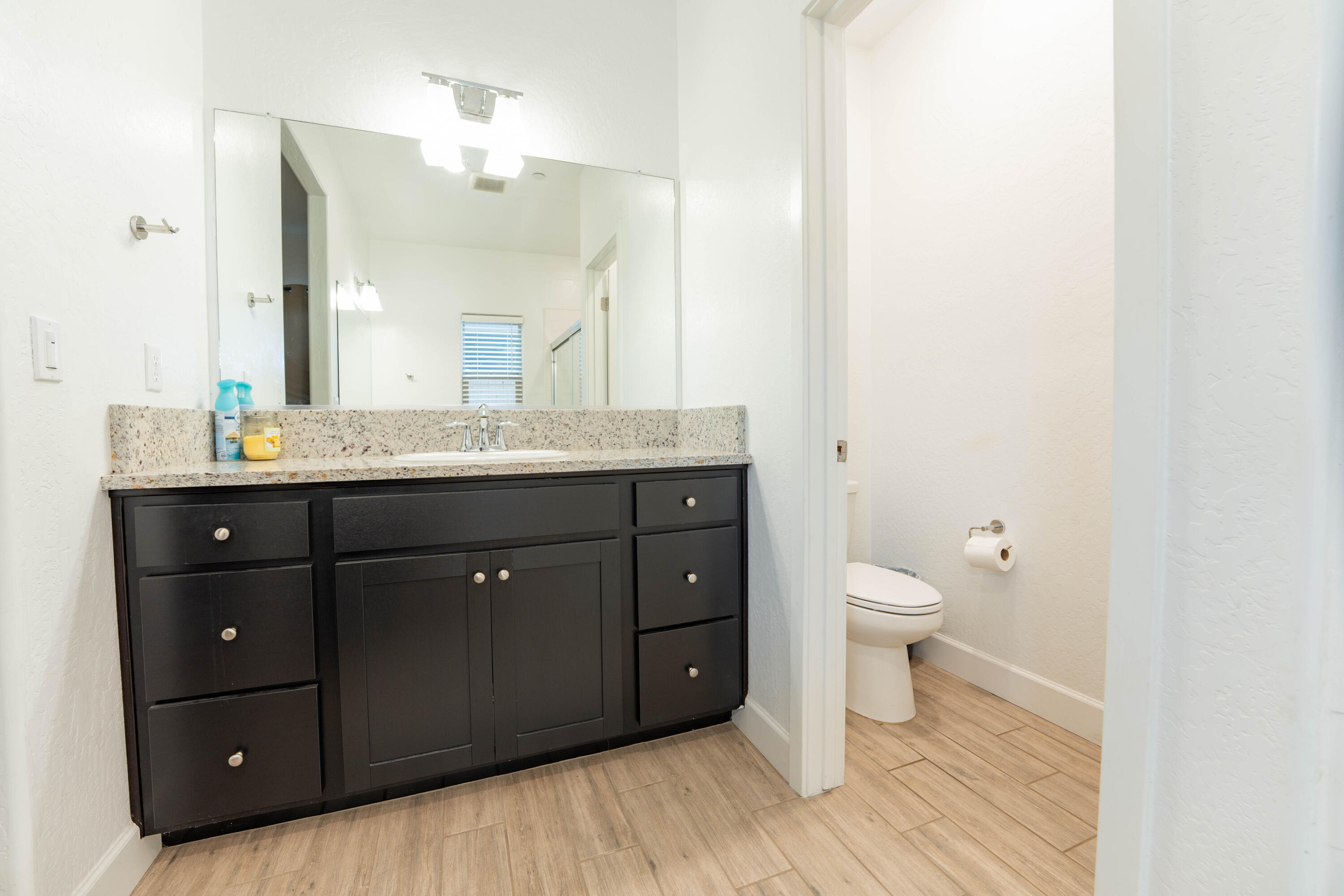 2608 W Heather Ln, Hanford, CA 93230