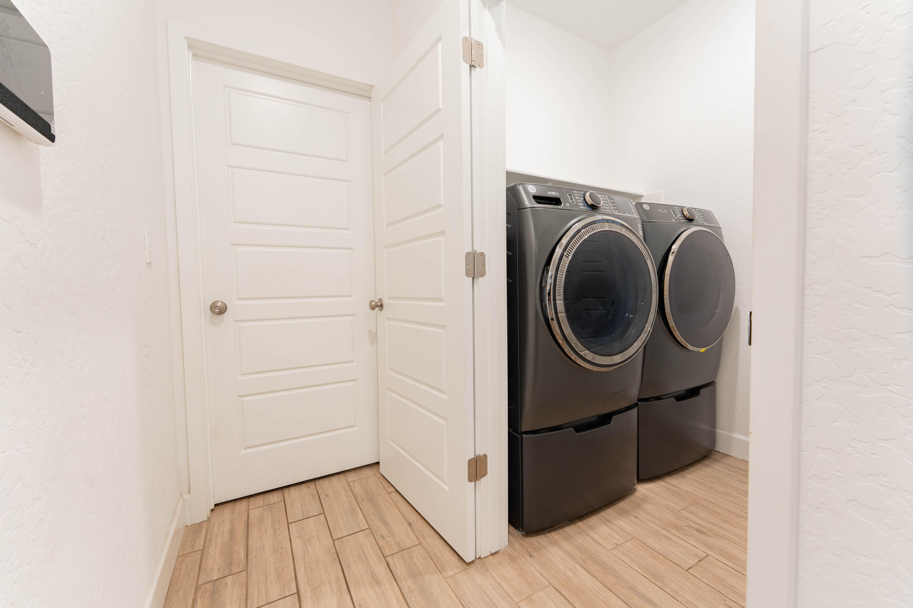 2608 W Heather Ln, Hanford, CA 93230