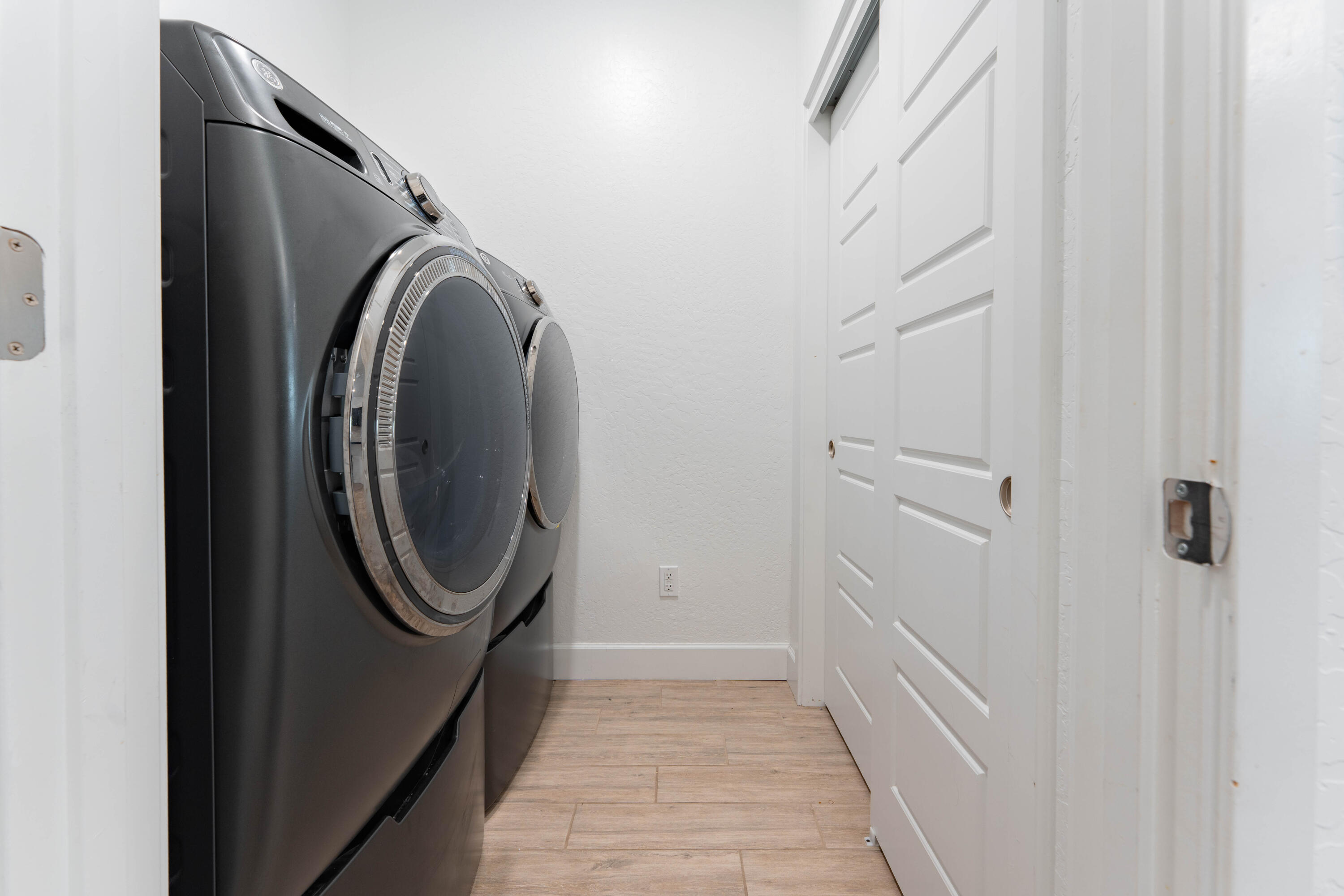 2608 W Heather Ln, Hanford, CA 93230