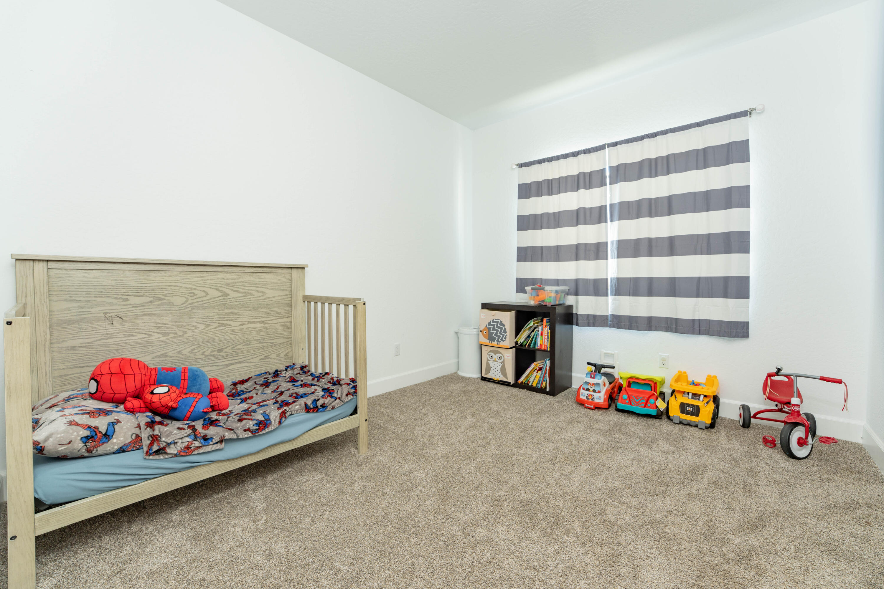 2608 W Heather Ln, Hanford, CA 93230