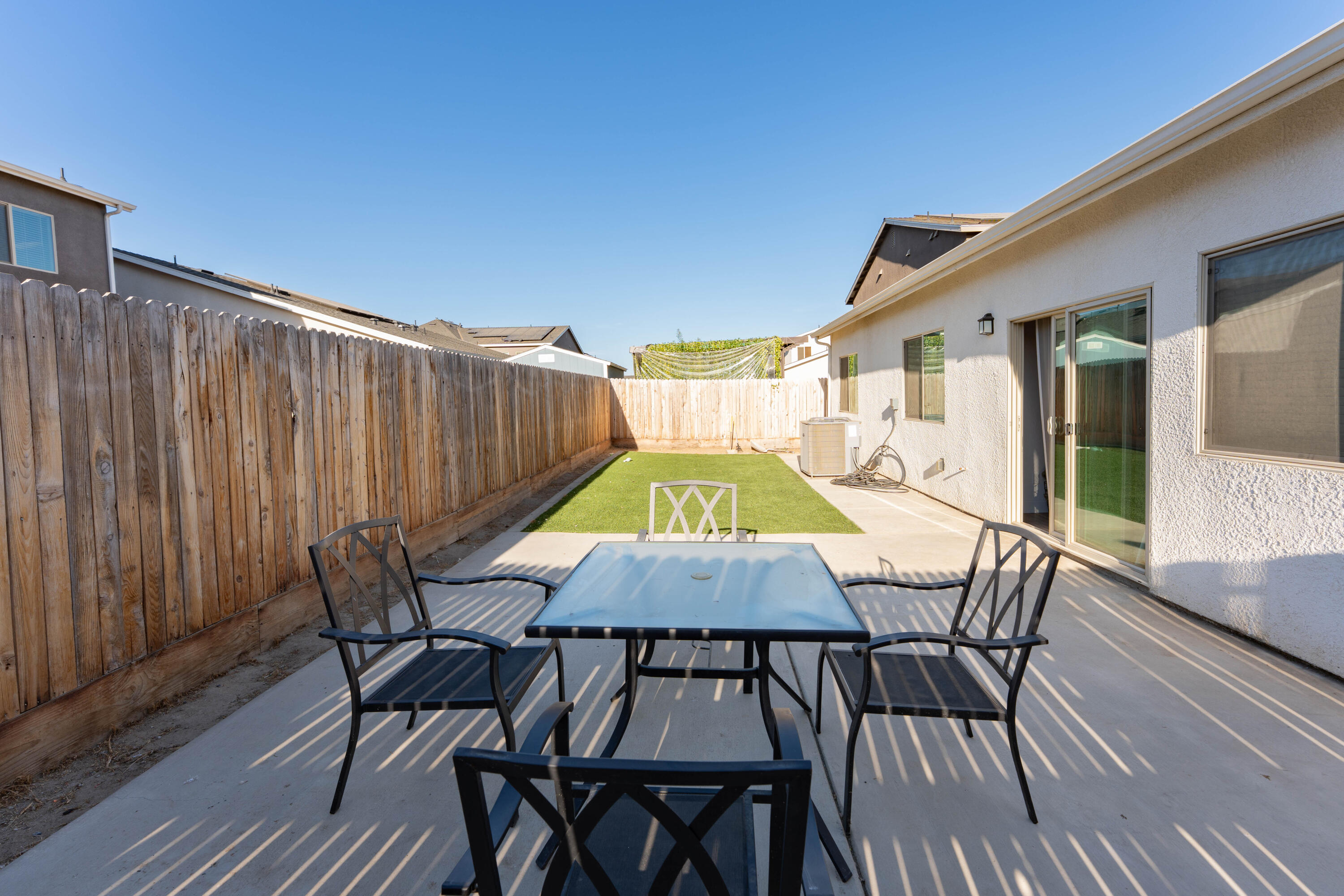 2608 W Heather Ln, Hanford, CA 93230