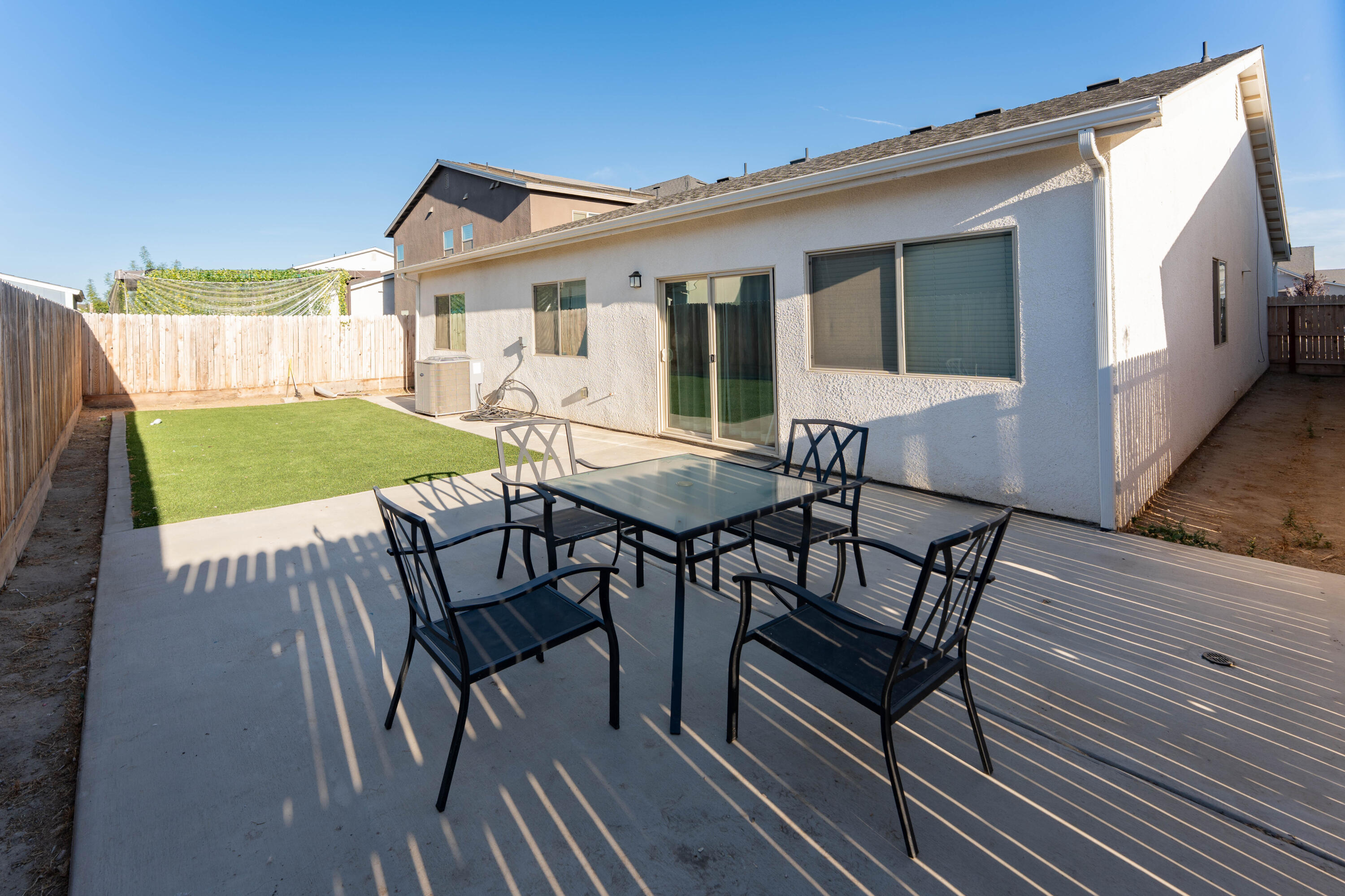 2608 W Heather Ln, Hanford, CA 93230