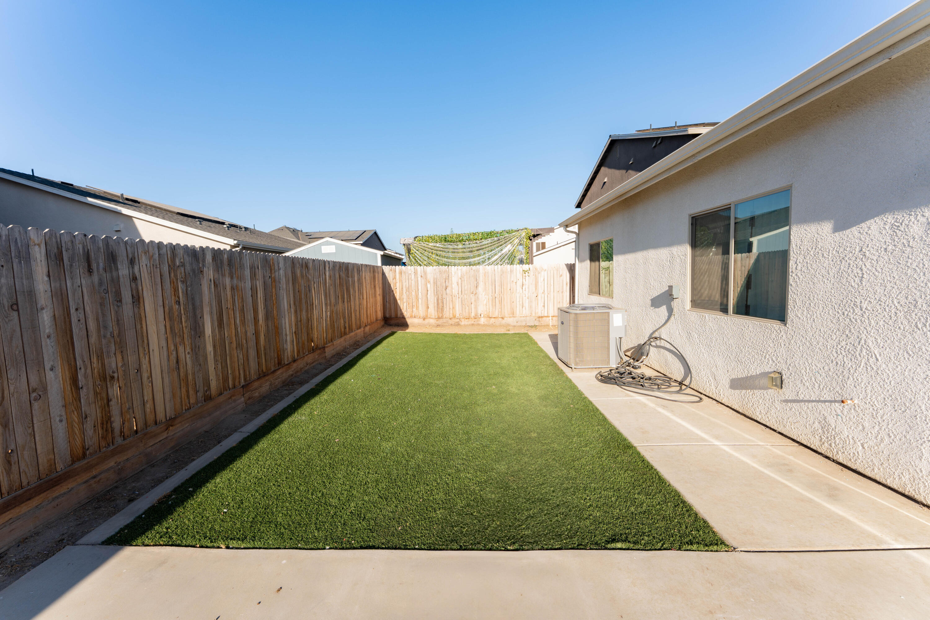 2608 W Heather Ln, Hanford, CA 93230