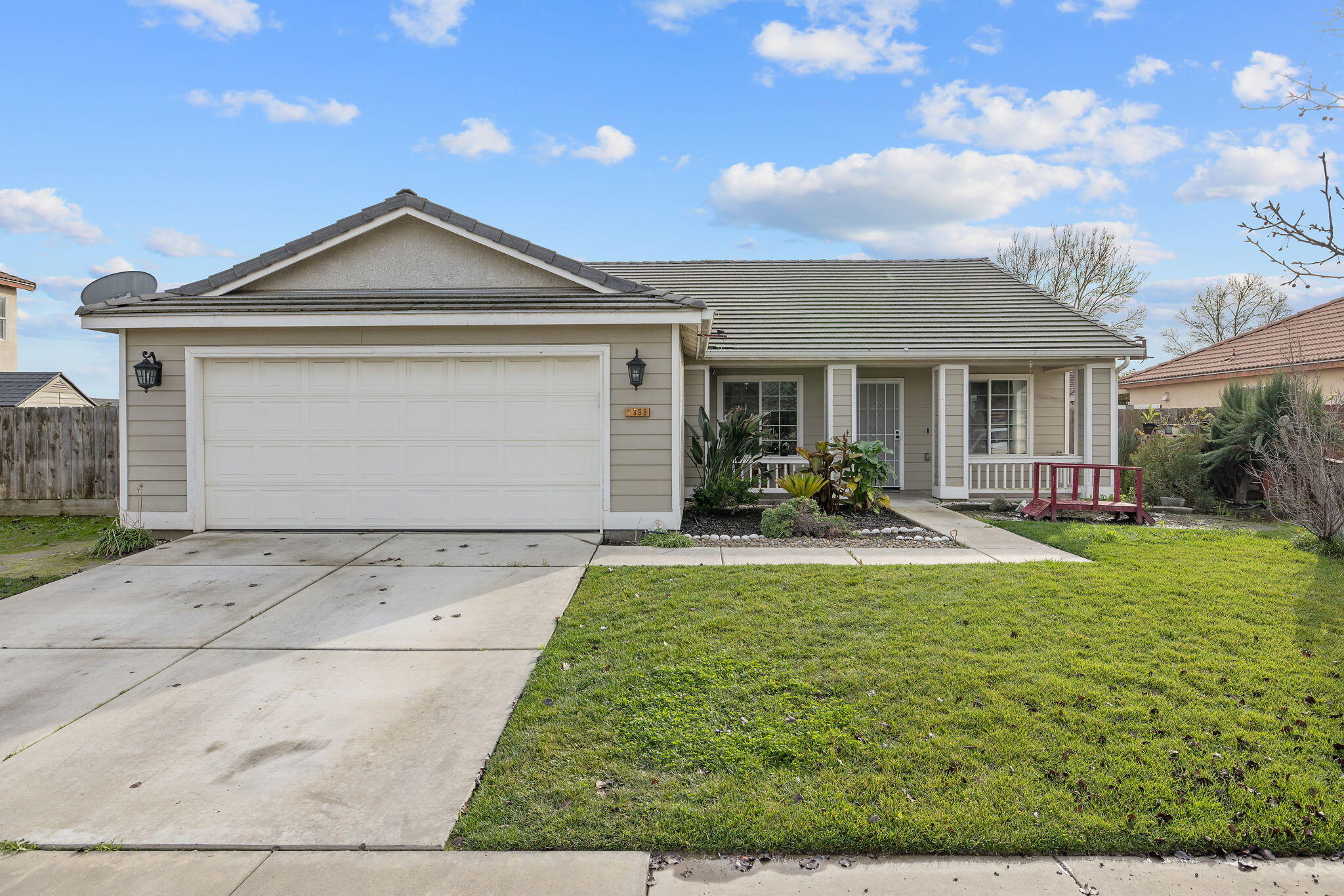 1365 Muscat Ct, Hanford, CA 93230