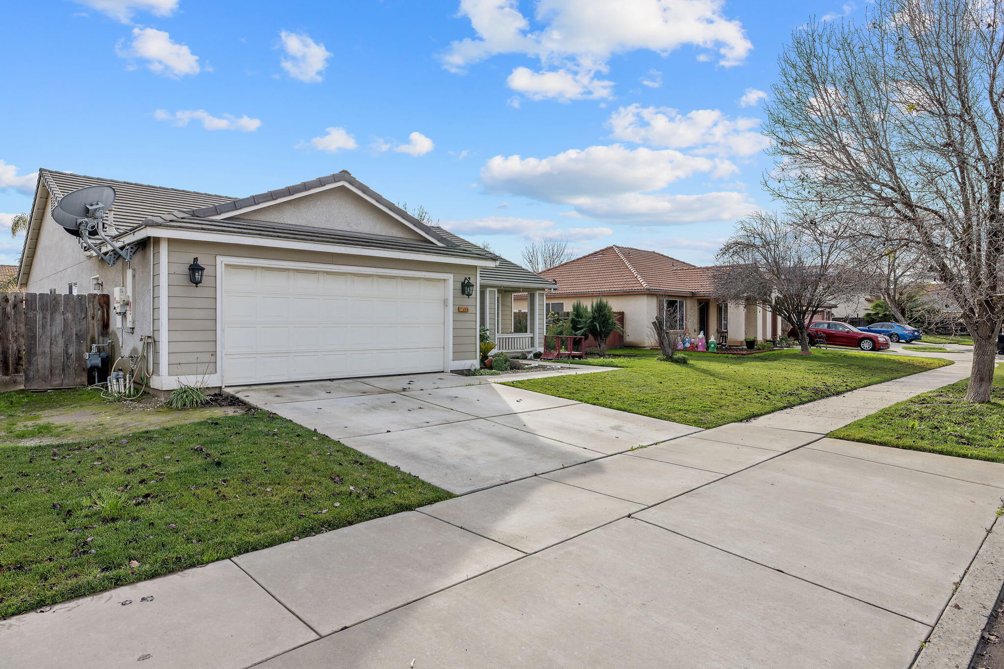 1365 Muscat Ct, Hanford, CA 93230