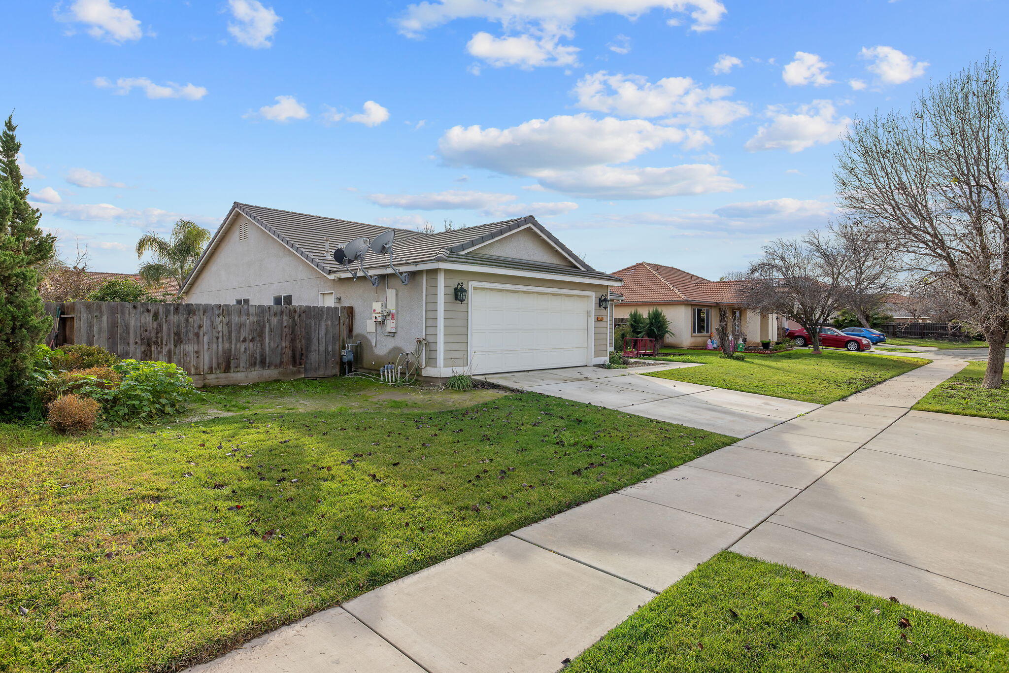 1365 Muscat Ct, Hanford, CA 93230