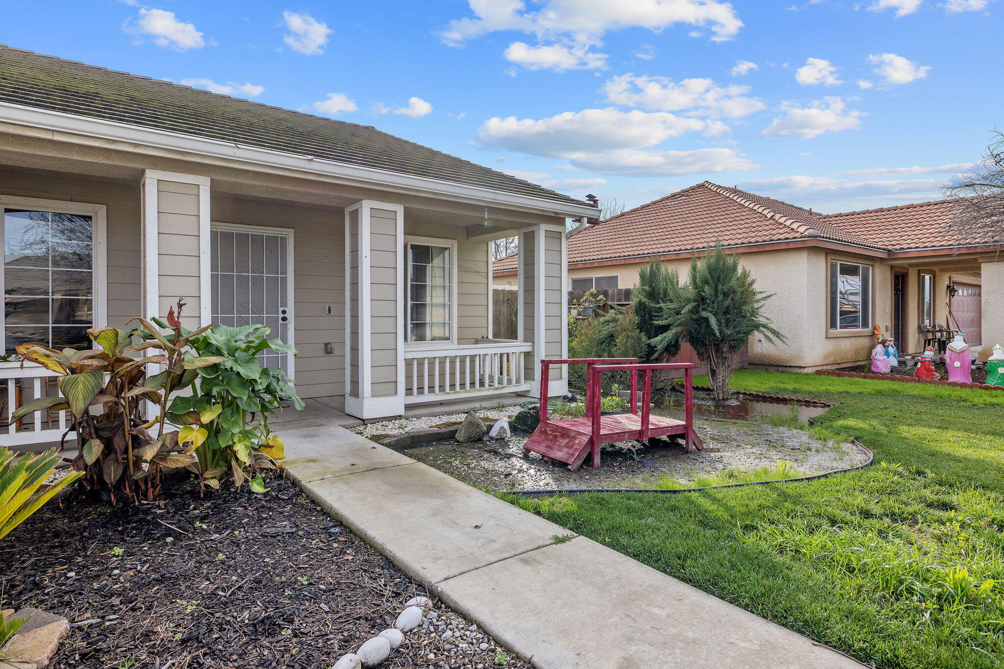 1365 Muscat Ct, Hanford, CA 93230