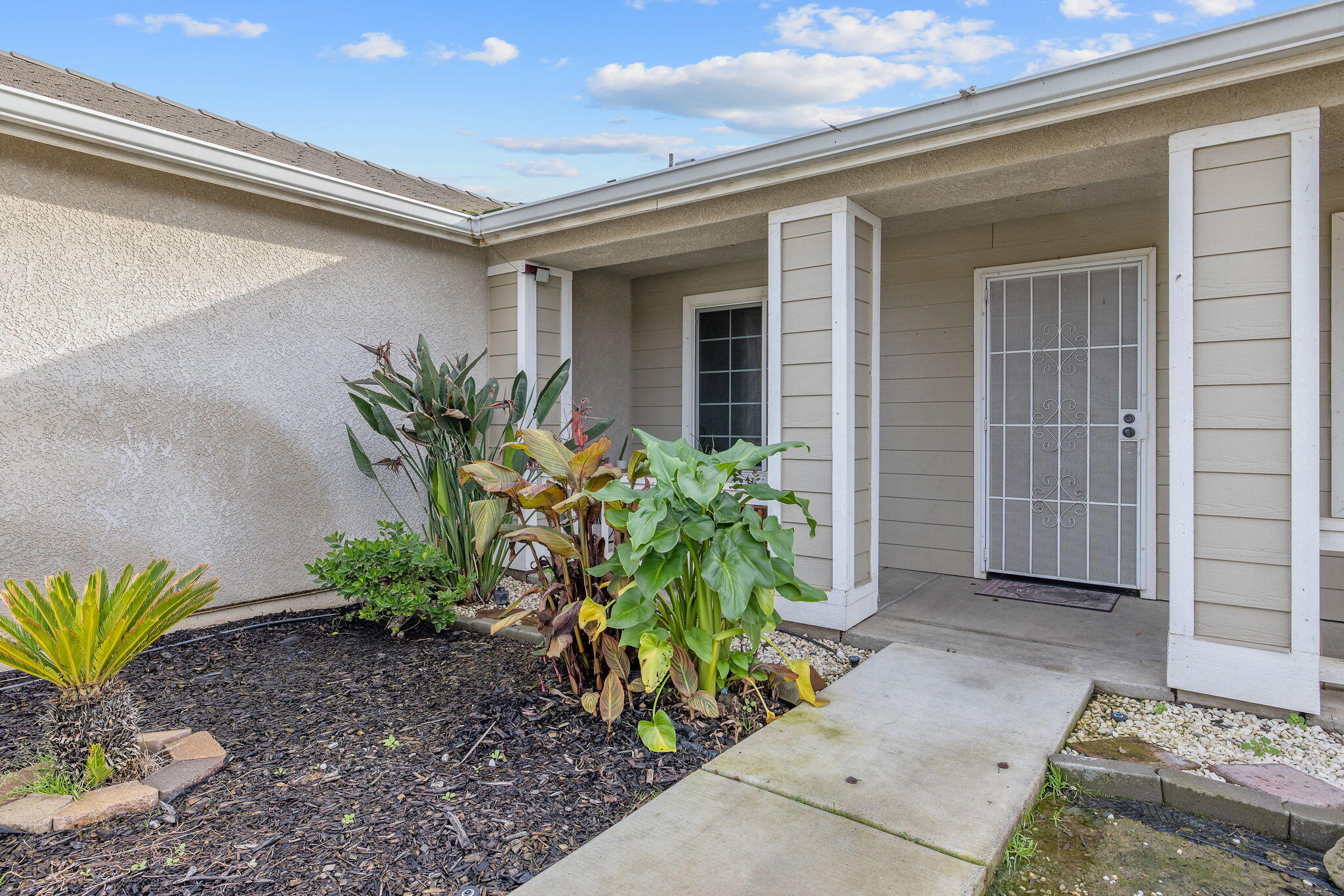 1365 Muscat Ct, Hanford, CA 93230