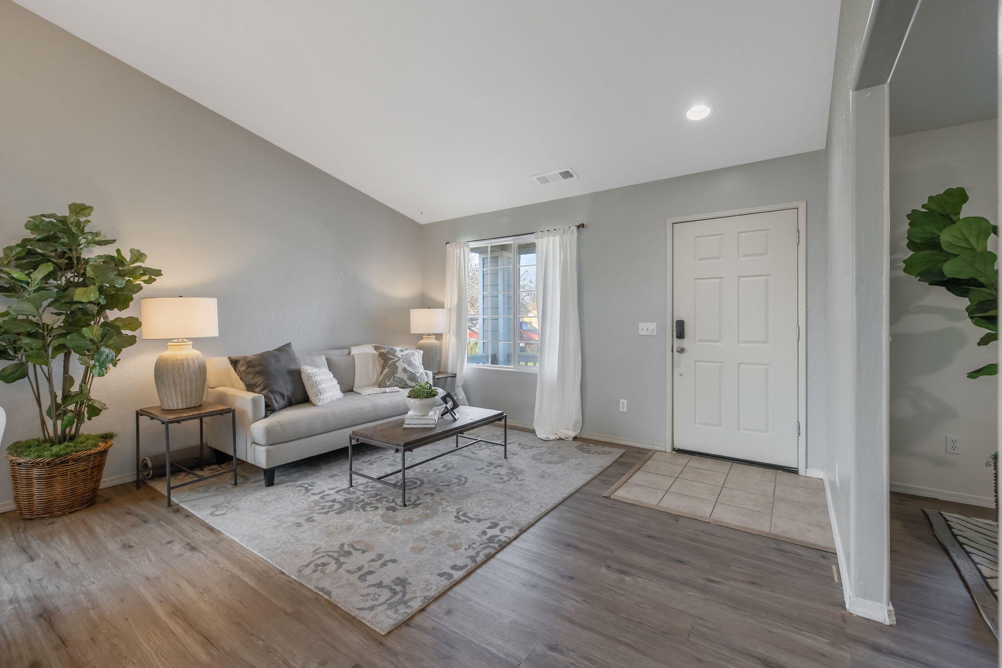 1365 Muscat Ct, Hanford, CA 93230