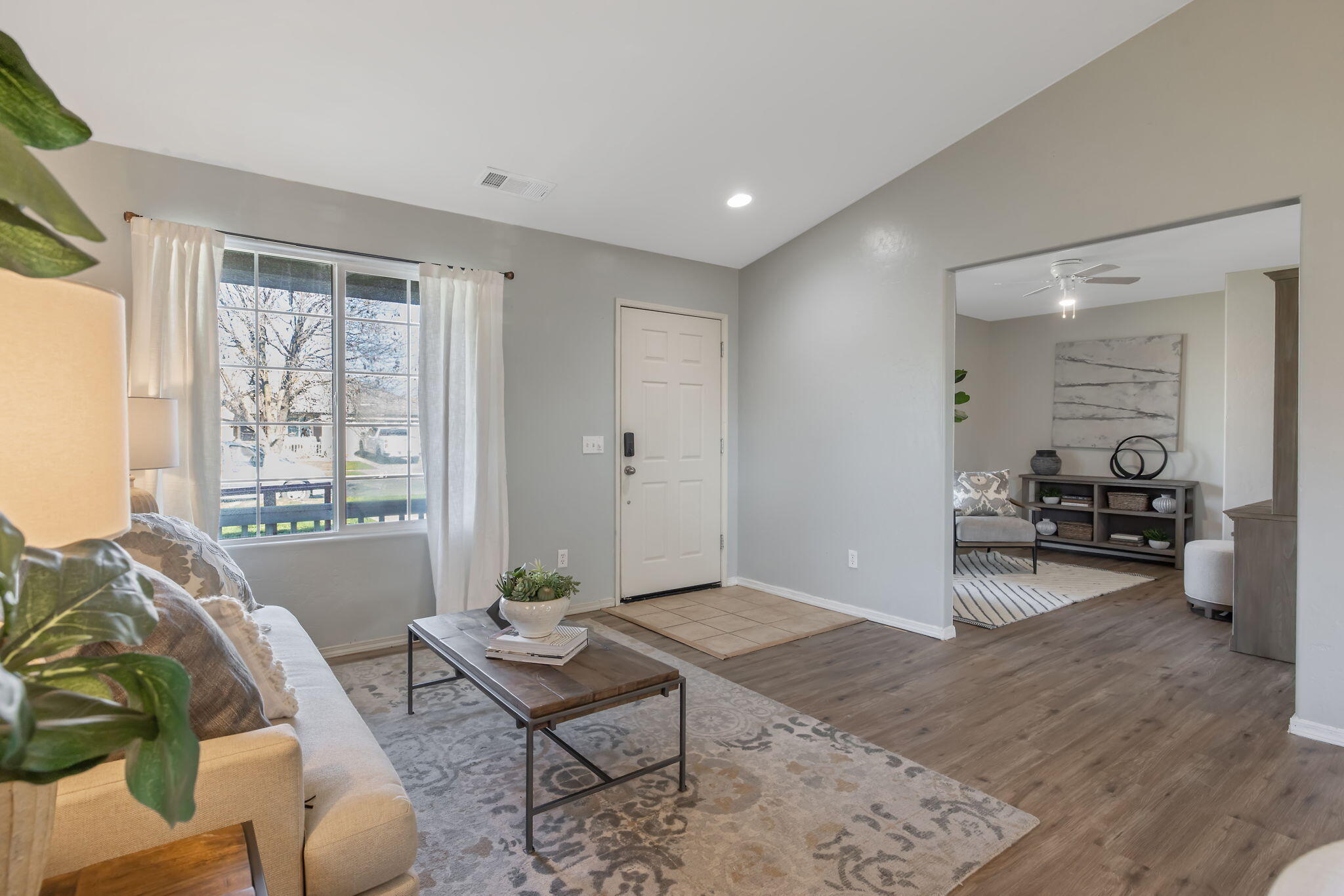 1365 Muscat Ct, Hanford, CA 93230