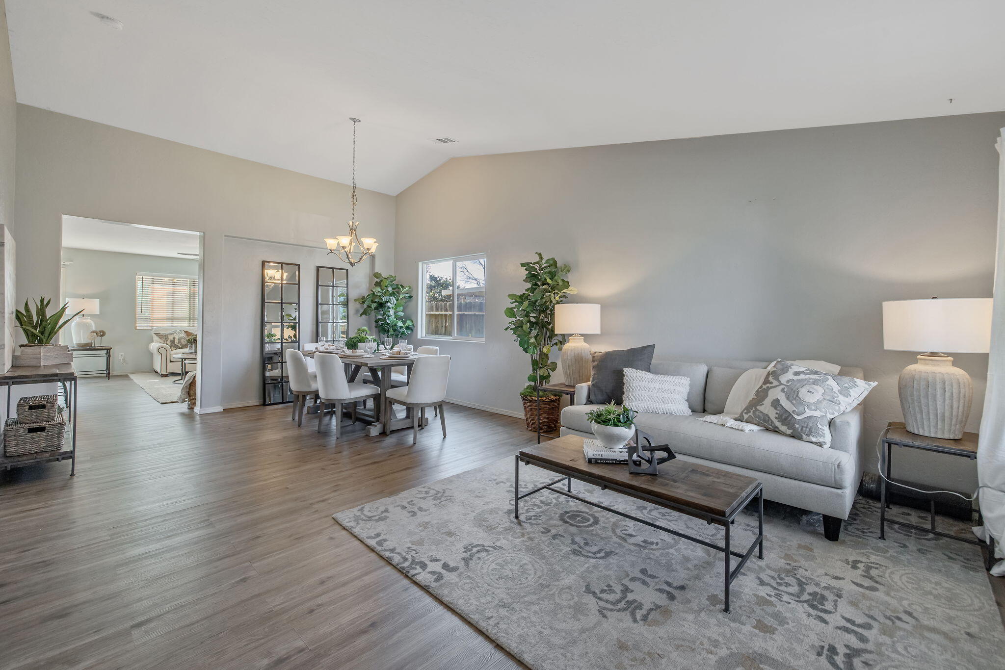 1365 Muscat Ct, Hanford, CA 93230