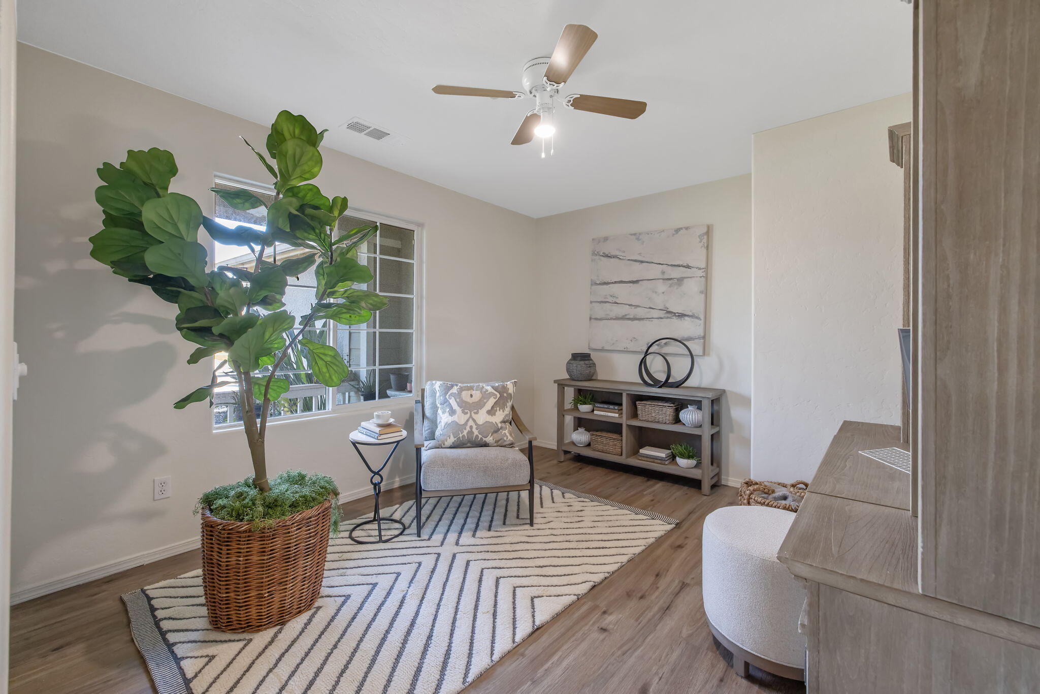 1365 Muscat Ct, Hanford, CA 93230