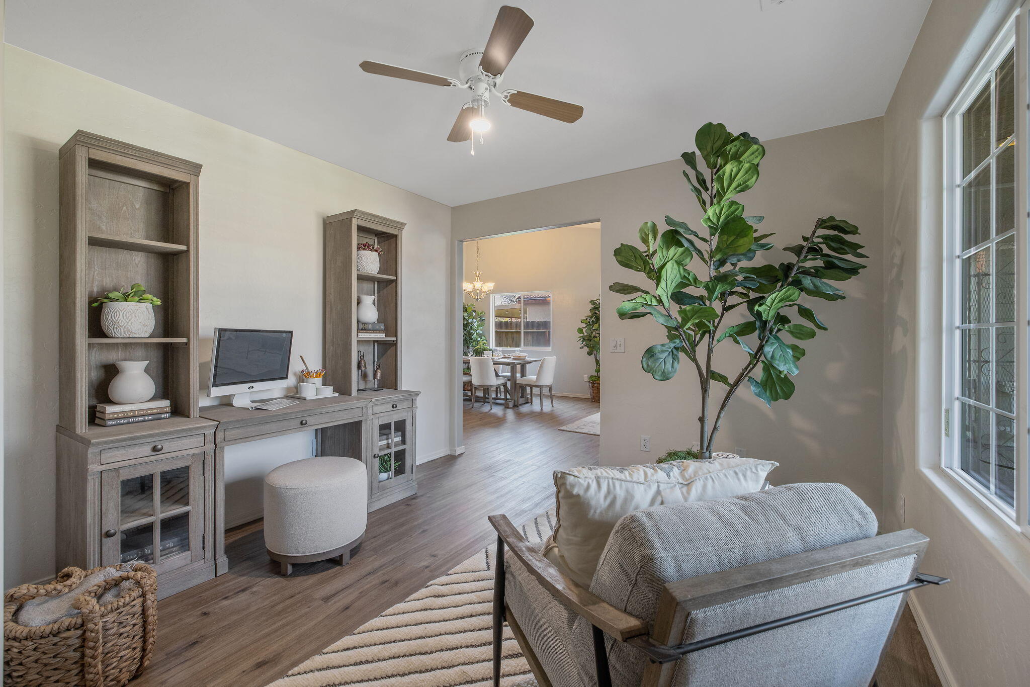 1365 Muscat Ct, Hanford, CA 93230