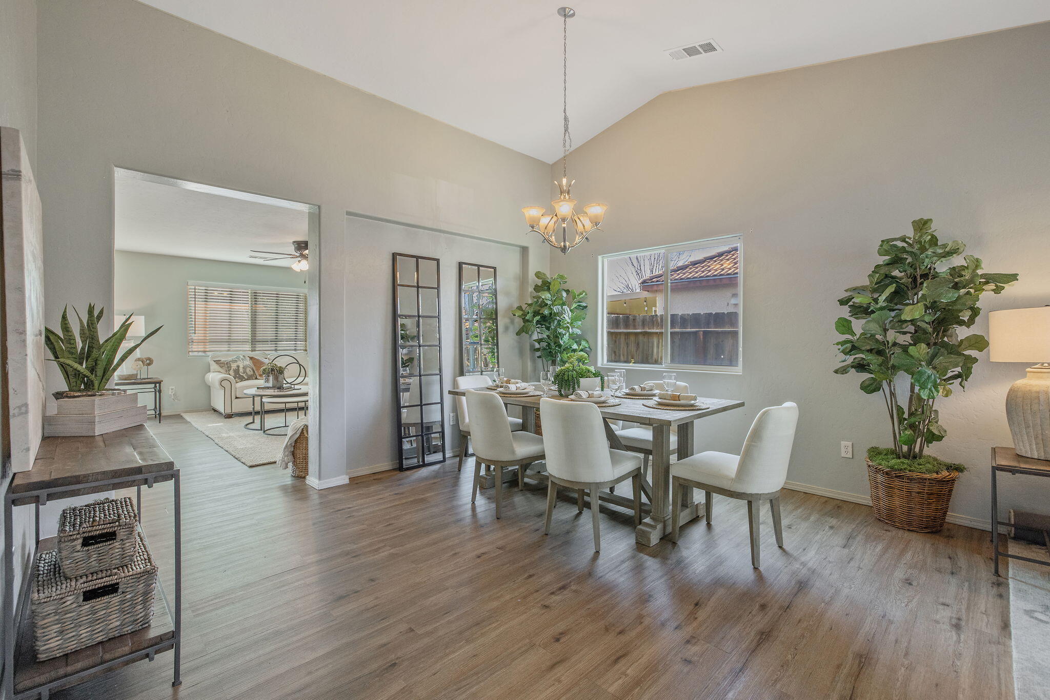 1365 Muscat Ct, Hanford, CA 93230