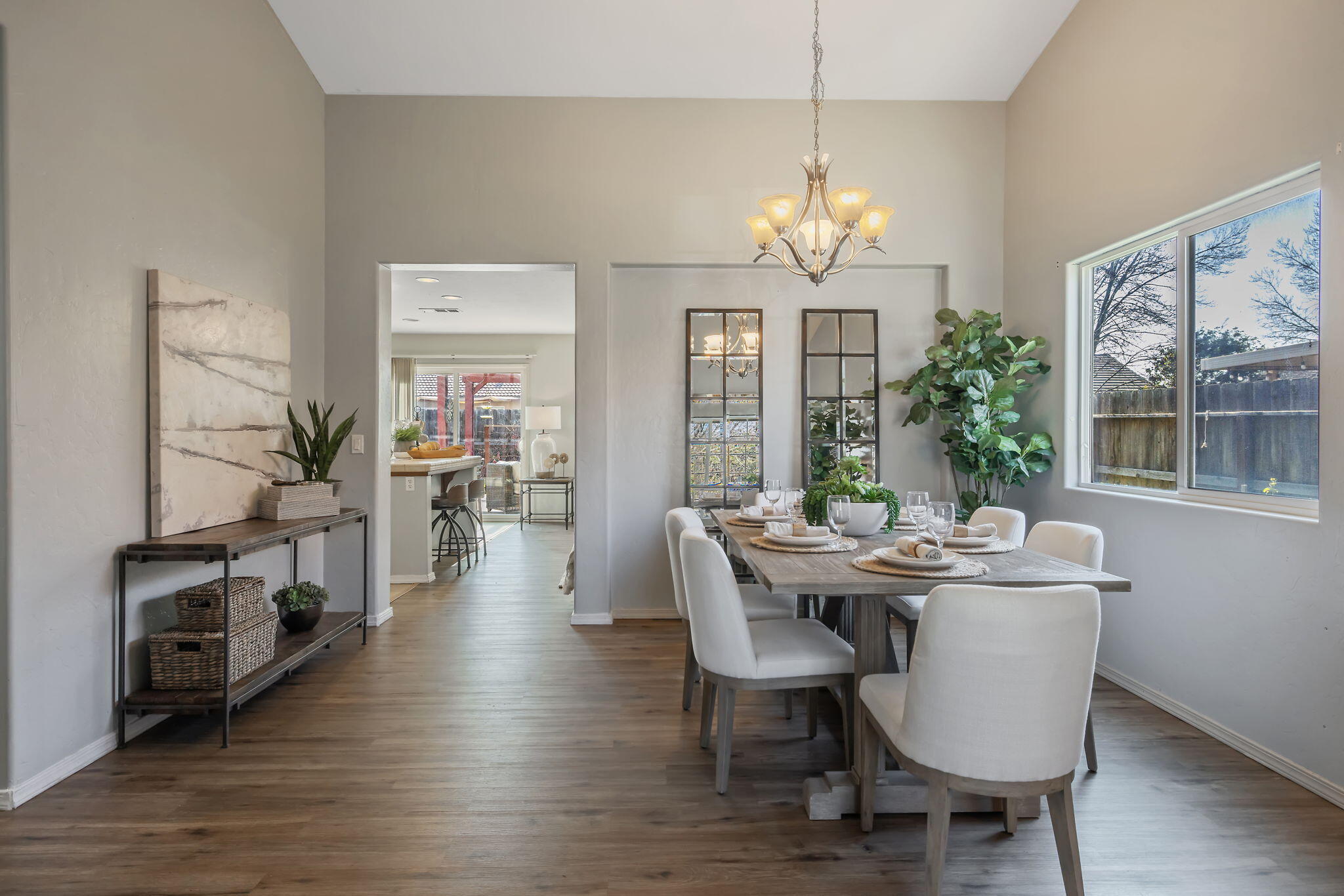 1365 Muscat Ct, Hanford, CA 93230