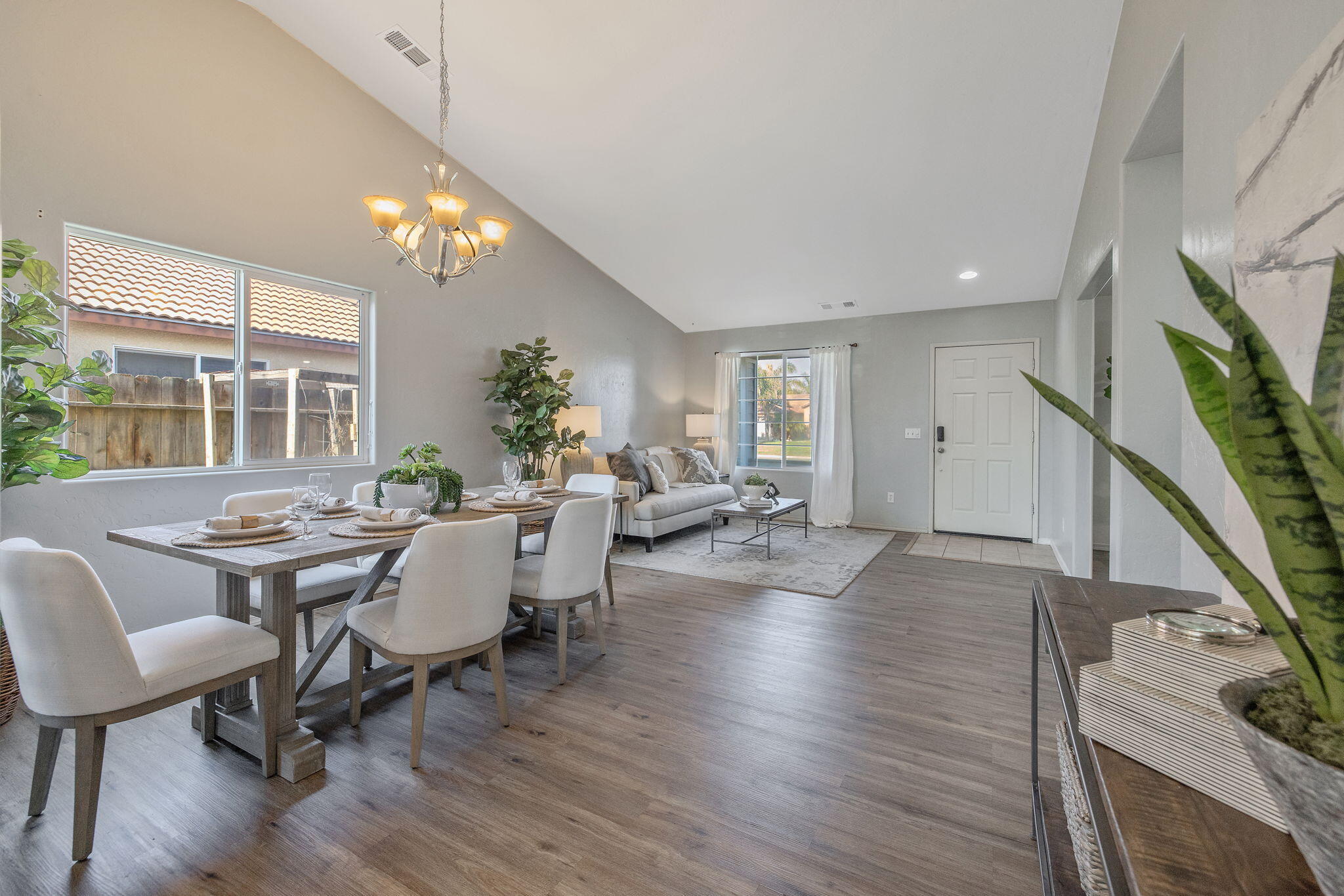 1365 Muscat Ct, Hanford, CA 93230