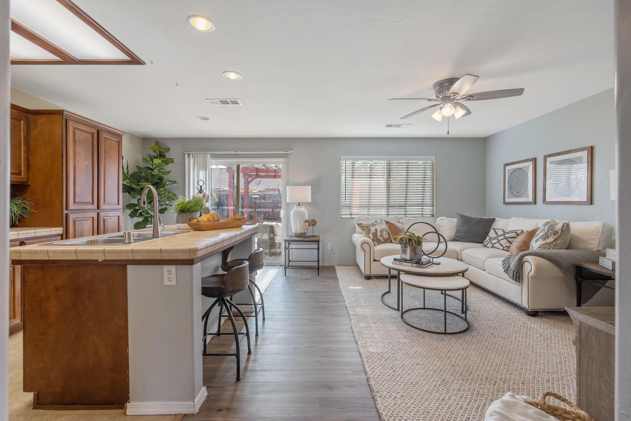 1365 Muscat Ct, Hanford, CA 93230