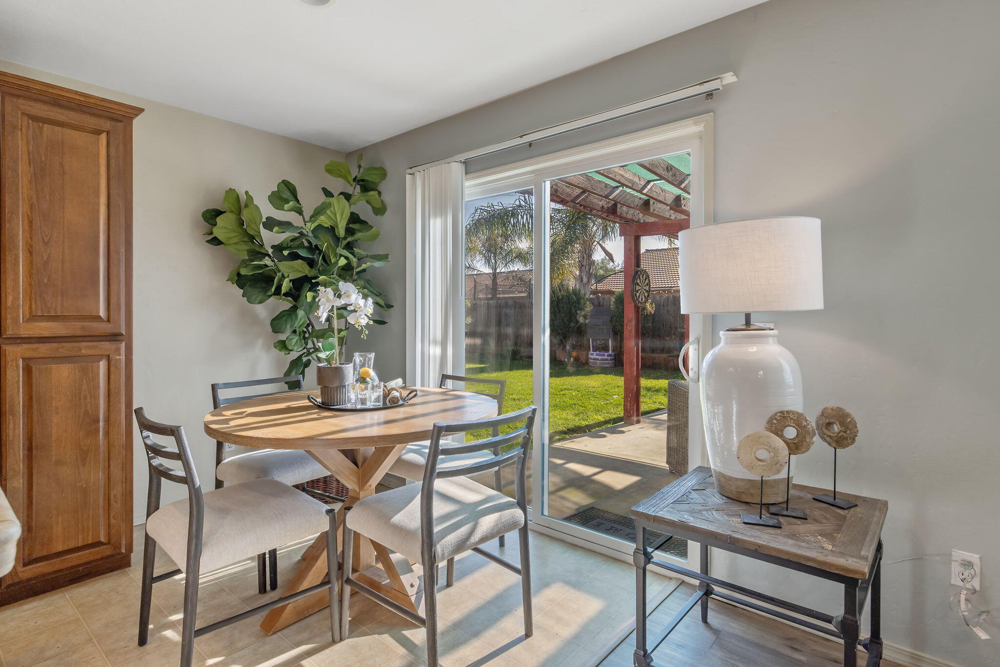 1365 Muscat Ct, Hanford, CA 93230