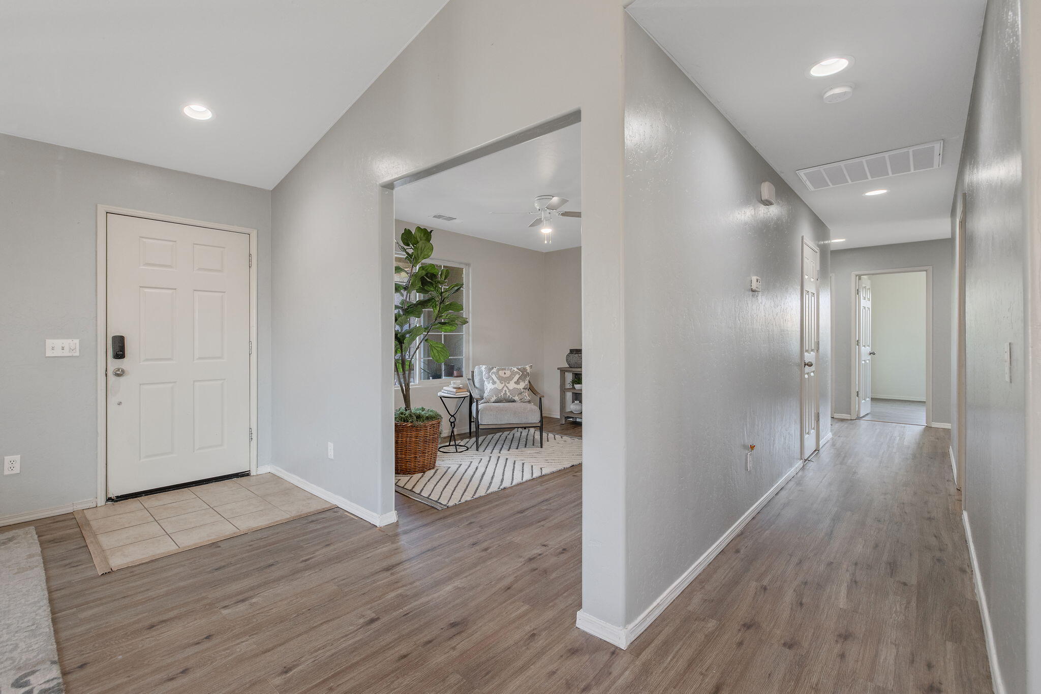 1365 Muscat Ct, Hanford, CA 93230