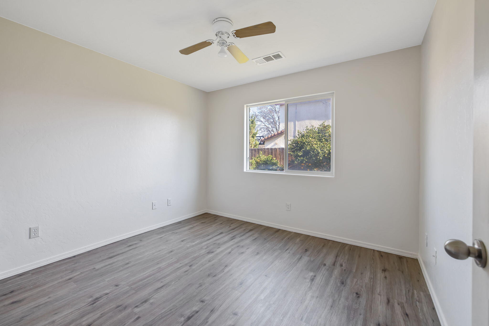 1365 Muscat Ct, Hanford, CA 93230