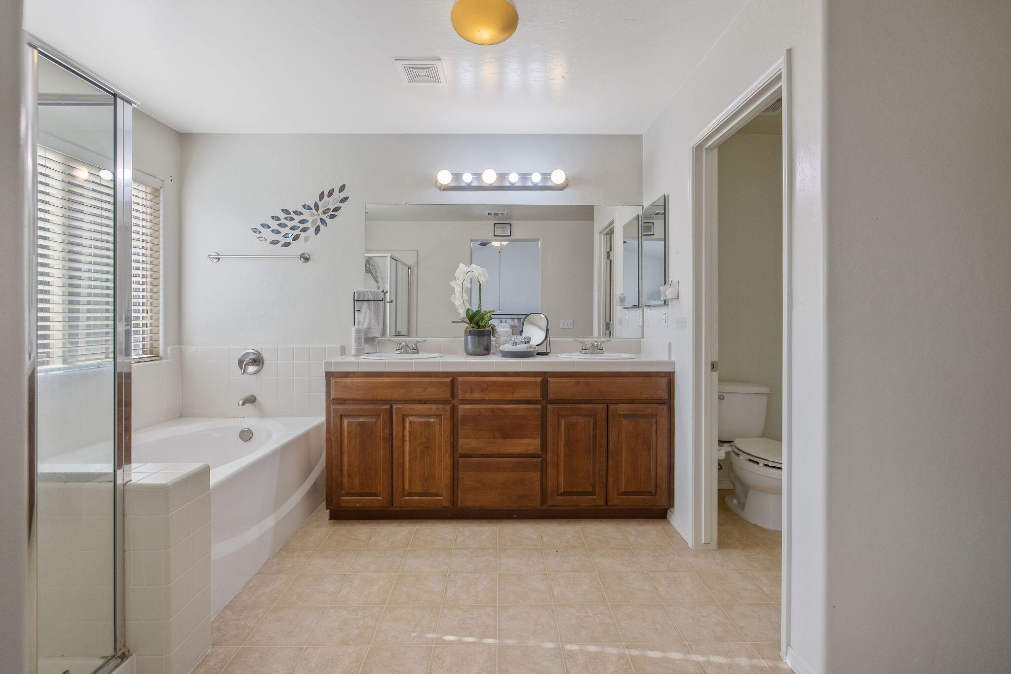 1365 Muscat Ct, Hanford, CA 93230