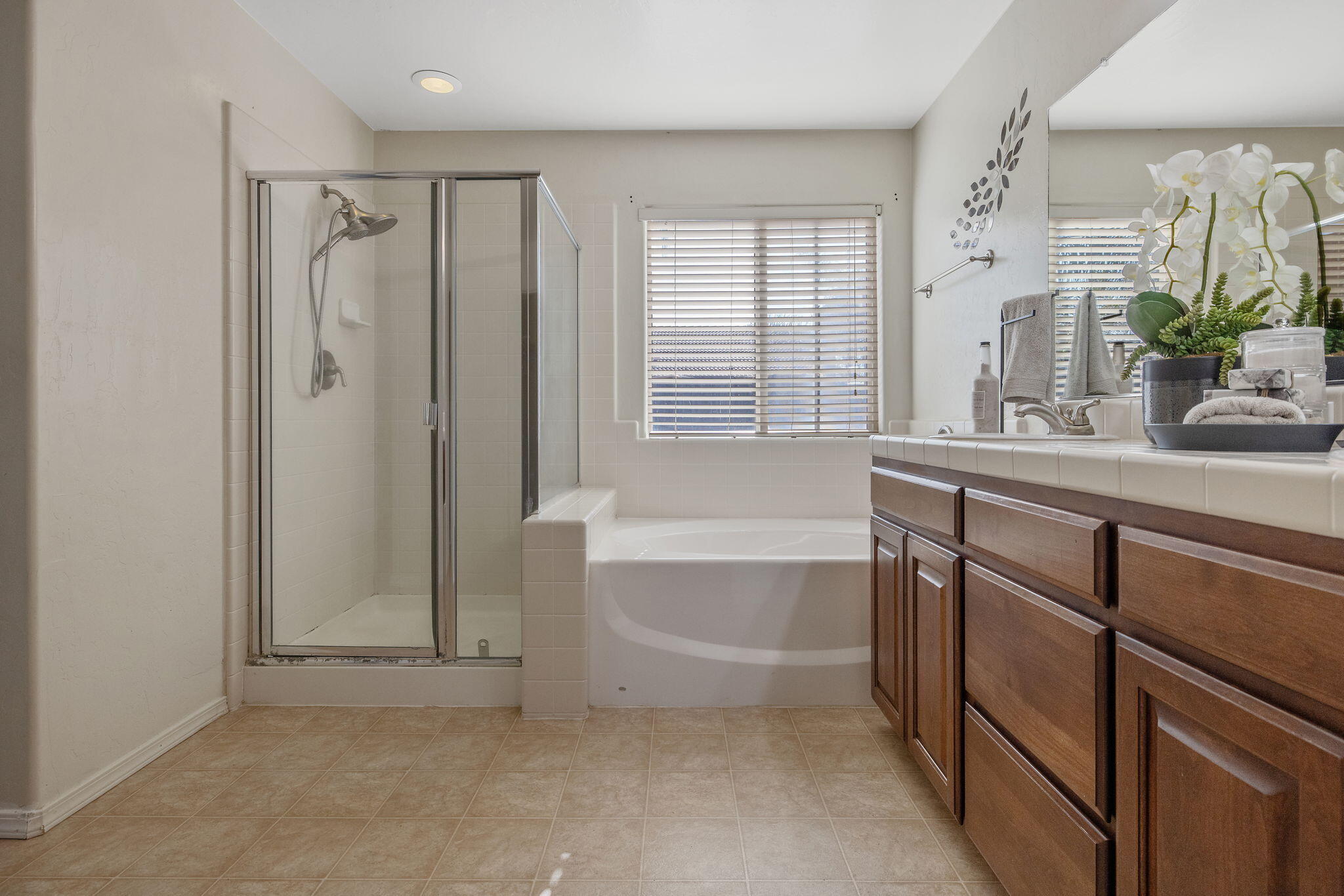 1365 Muscat Ct, Hanford, CA 93230