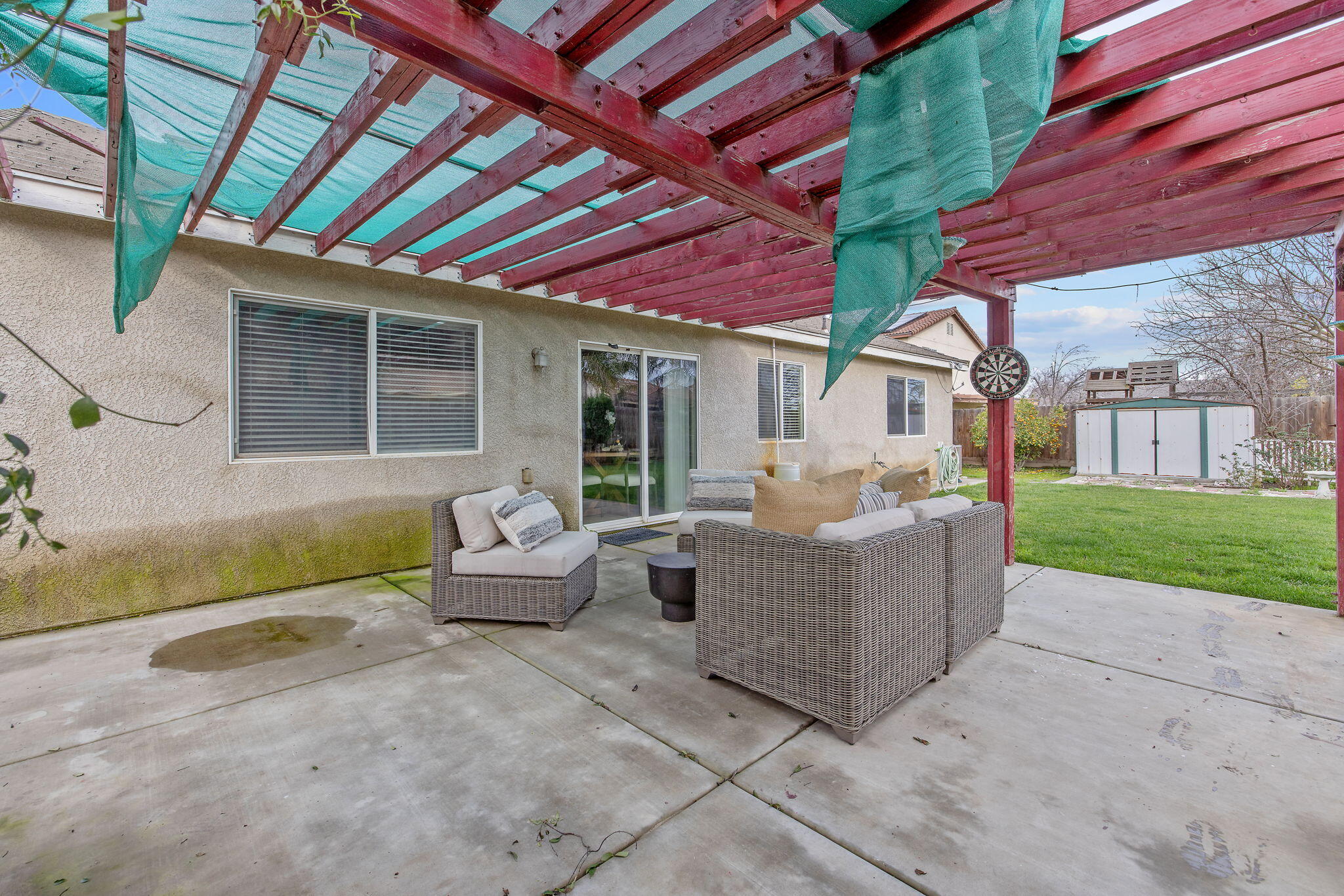 1365 Muscat Ct, Hanford, CA 93230