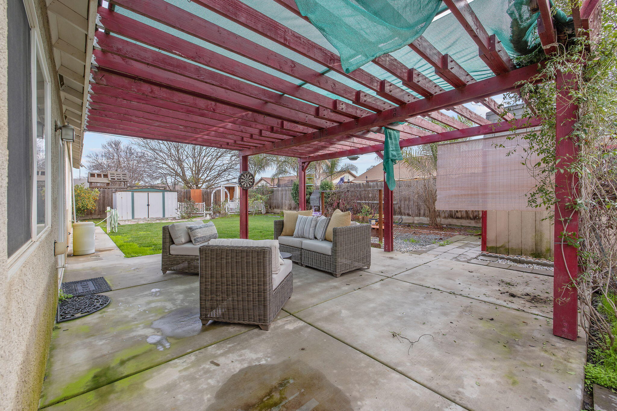 1365 Muscat Ct, Hanford, CA 93230