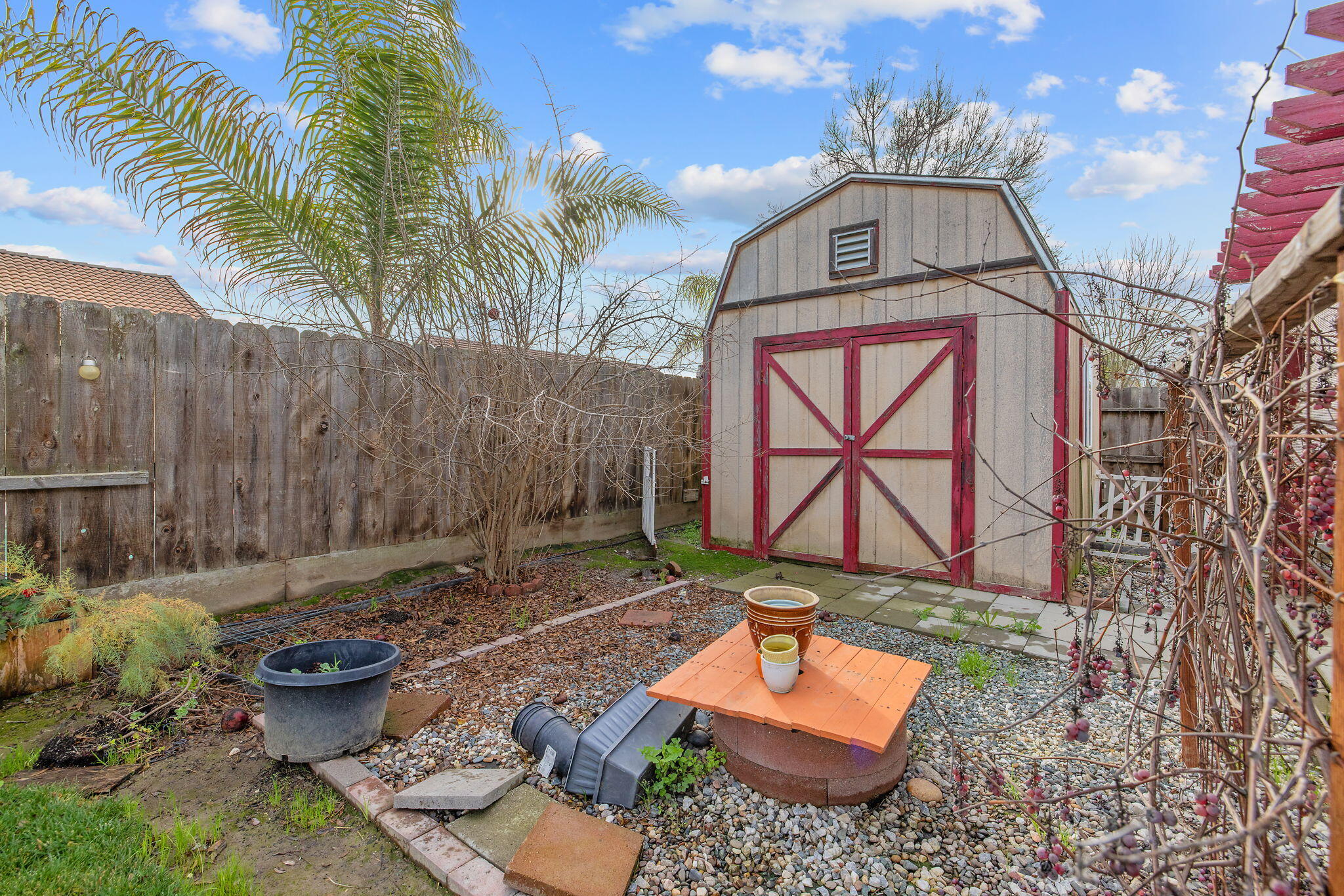 1365 Muscat Ct, Hanford, CA 93230