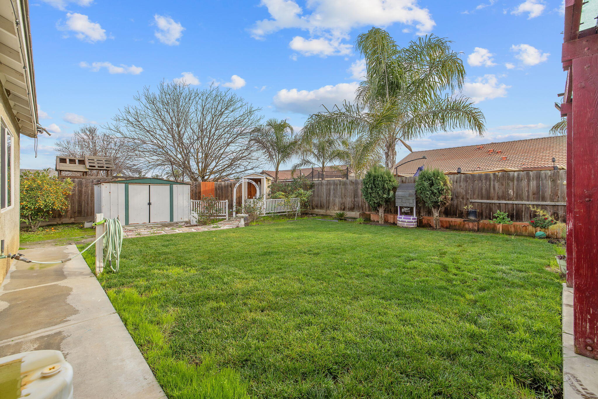 1365 Muscat Ct, Hanford, CA 93230