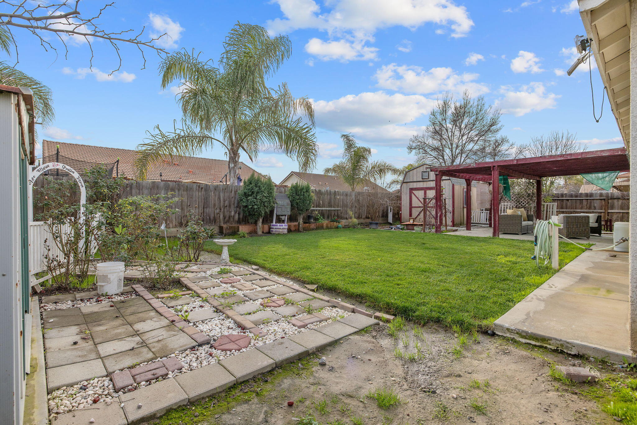 1365 Muscat Ct, Hanford, CA 93230