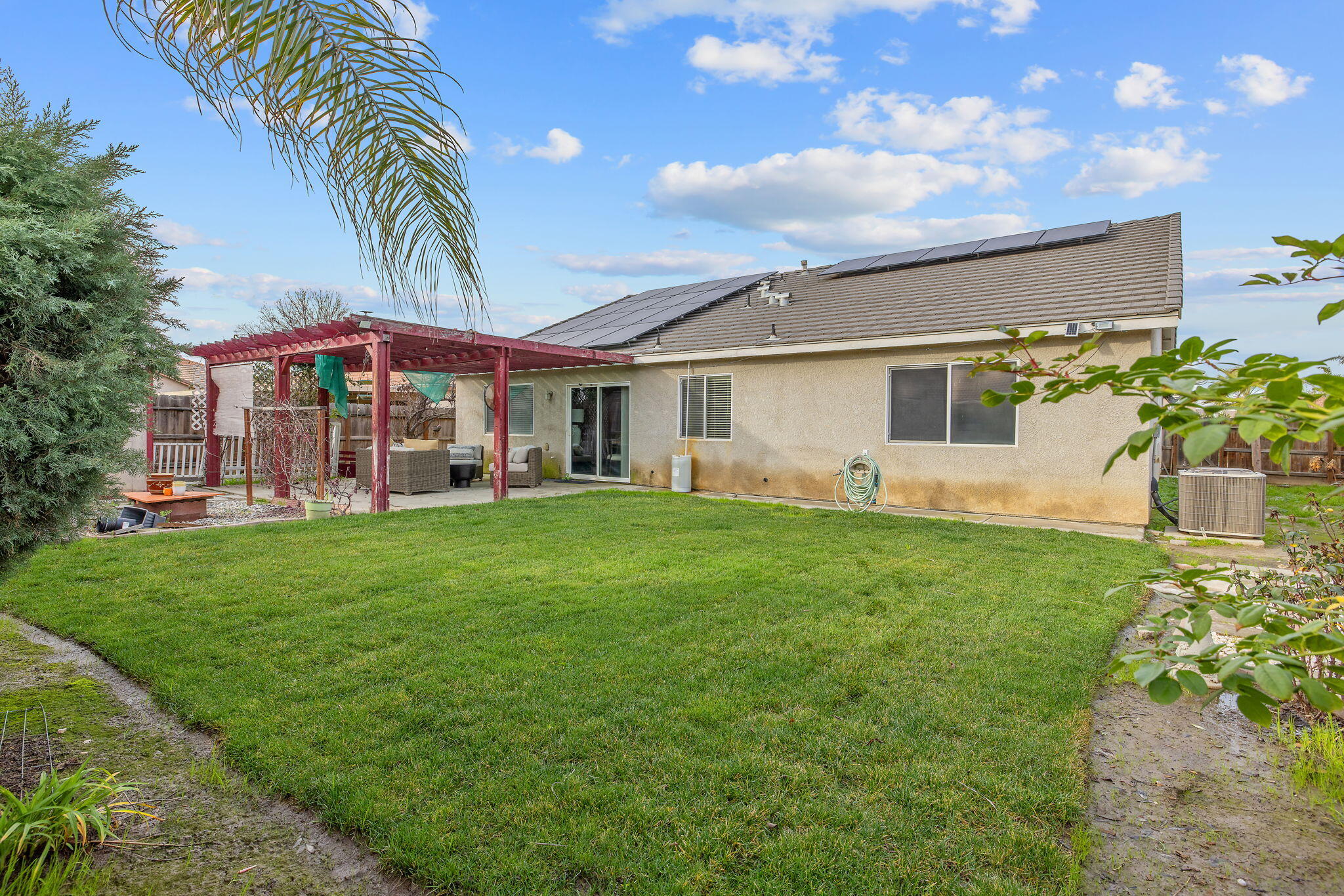 1365 Muscat Ct, Hanford, CA 93230