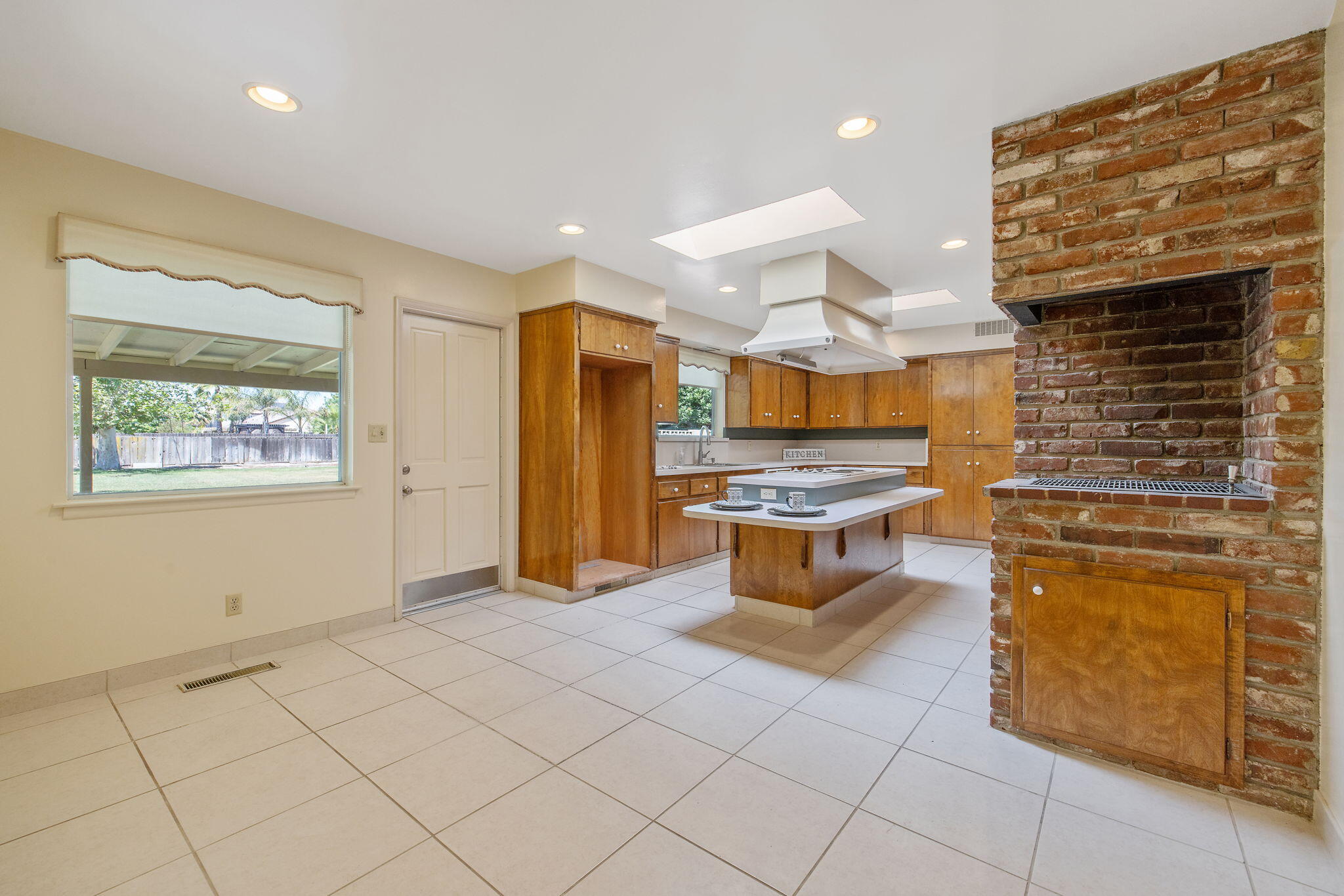 8640 12th Ave, Hanford, CA 93230
