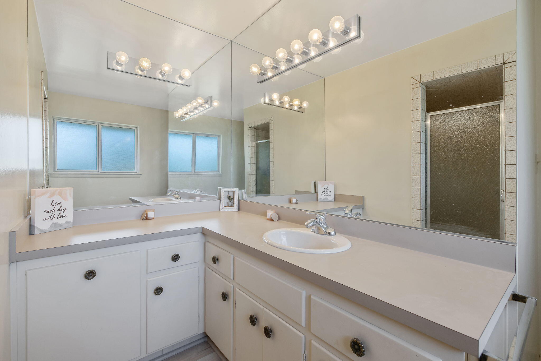 8640 12th Ave, Hanford, CA 93230